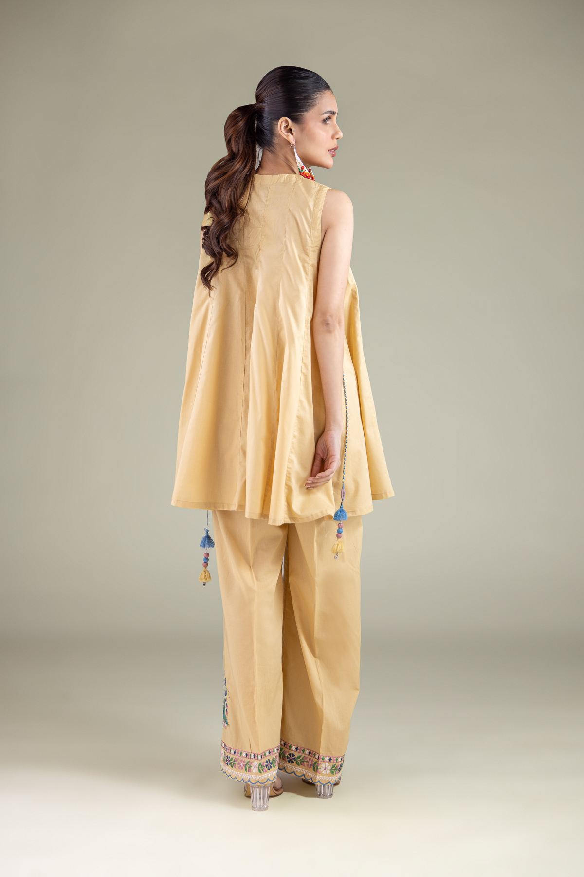 Embroidered Cambric Floral Sleeveless Kurta - 1-26-101-A-D-VG