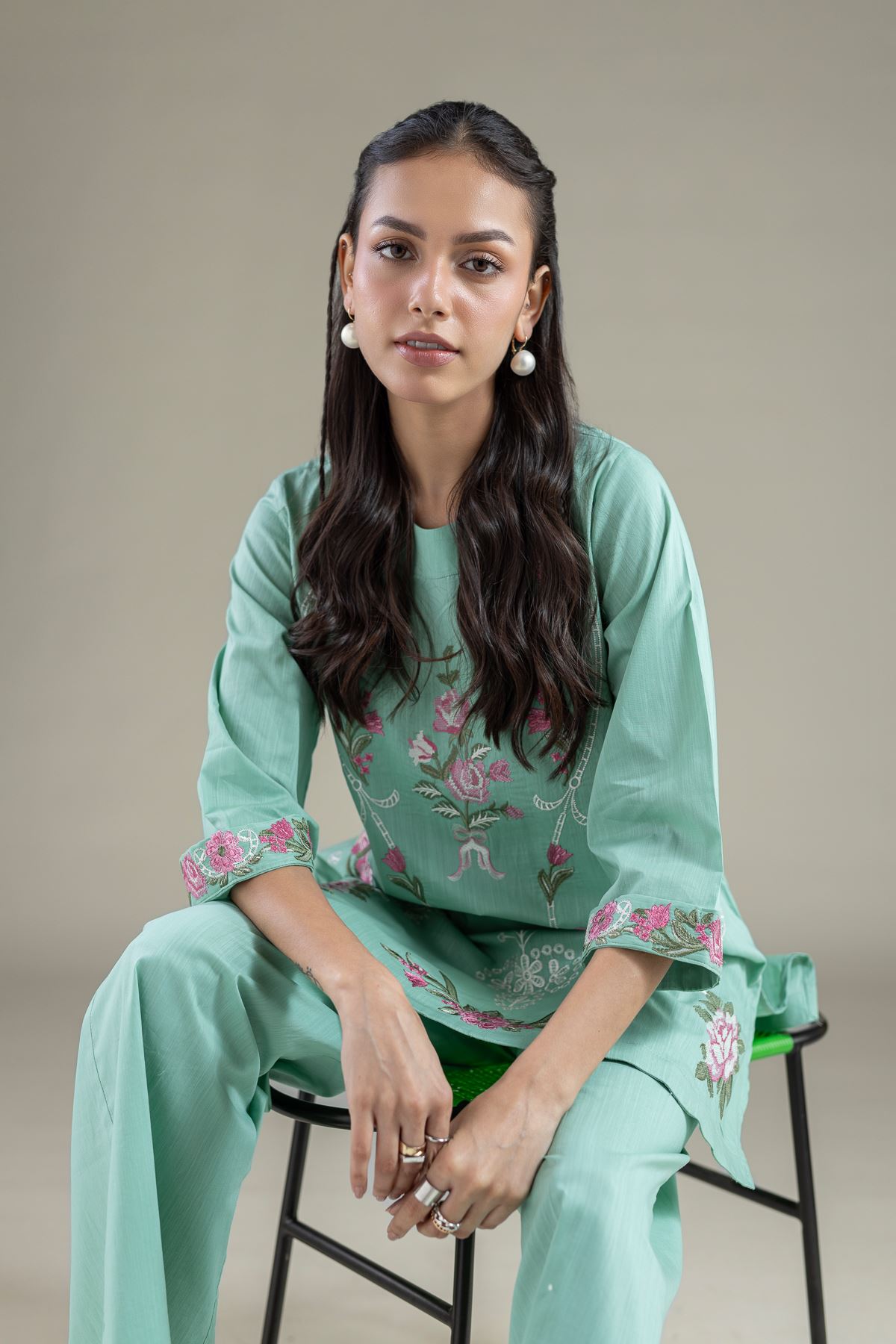 Embroidered Textured Cambric Floral Threadwork Kurta - 1-26-111-A-F-VG
