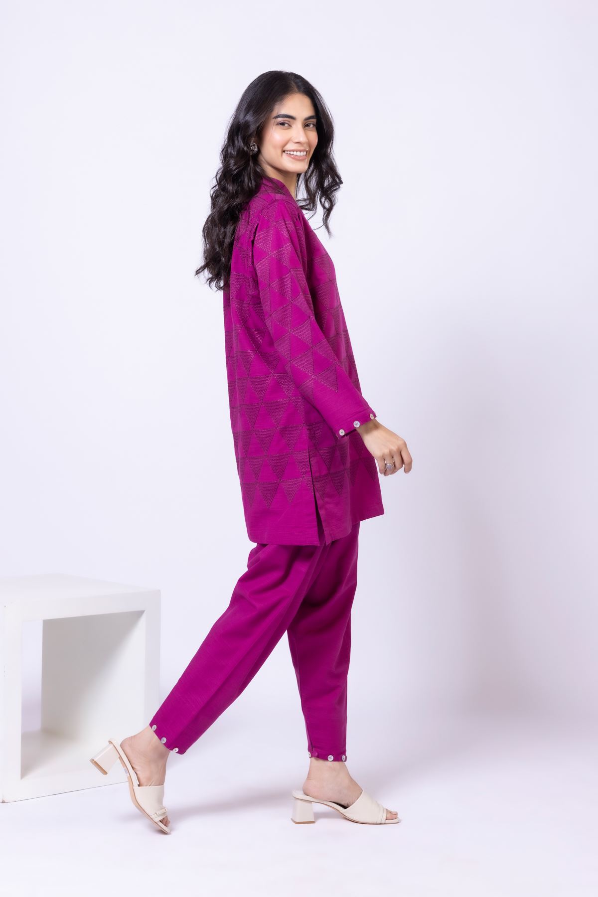 Embroidered Khaddar Kurta - 25-09-12E2-10TA-VG