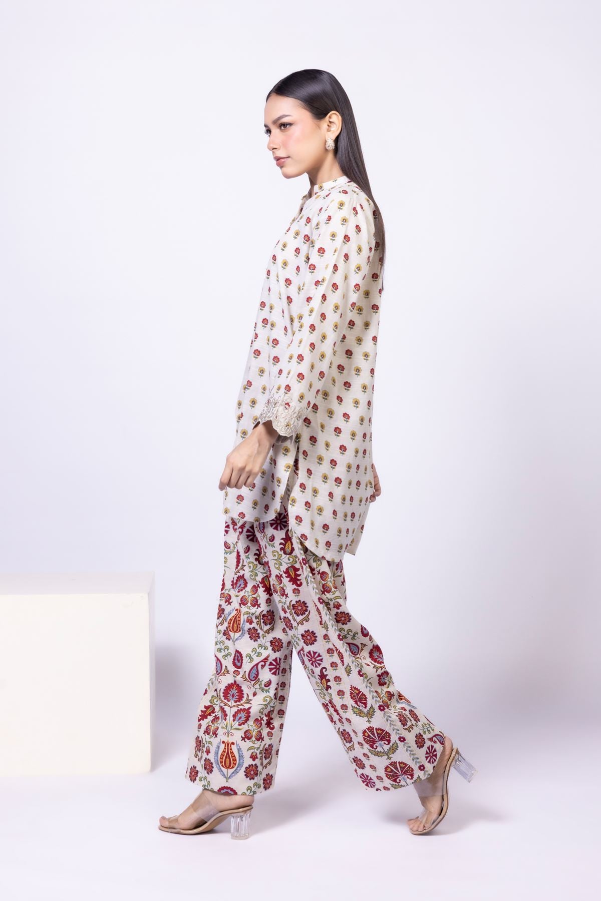 Embroidered Khaddar Kurta - 25-10-11E6-07TA-VG