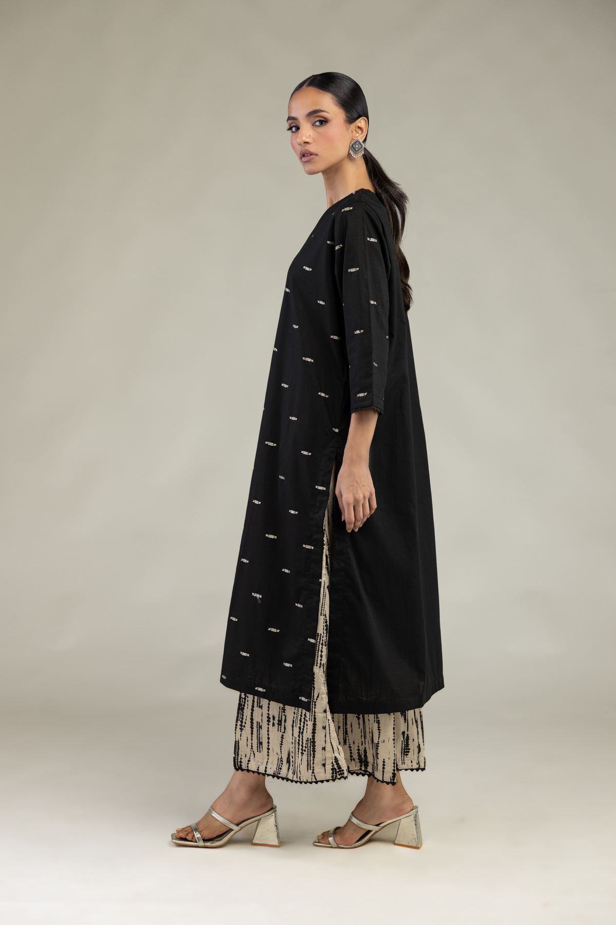 Textured Cotton Embroidered Black V-Neck Kurta - 1-26-226-A-I1-VG