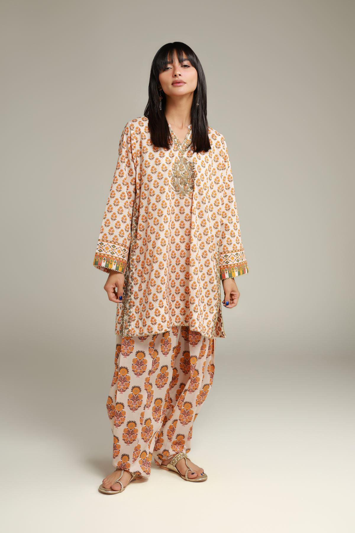 Embroidered Cambric Floral V-Neck Kurta - 26-02-1E13-02TA-VG