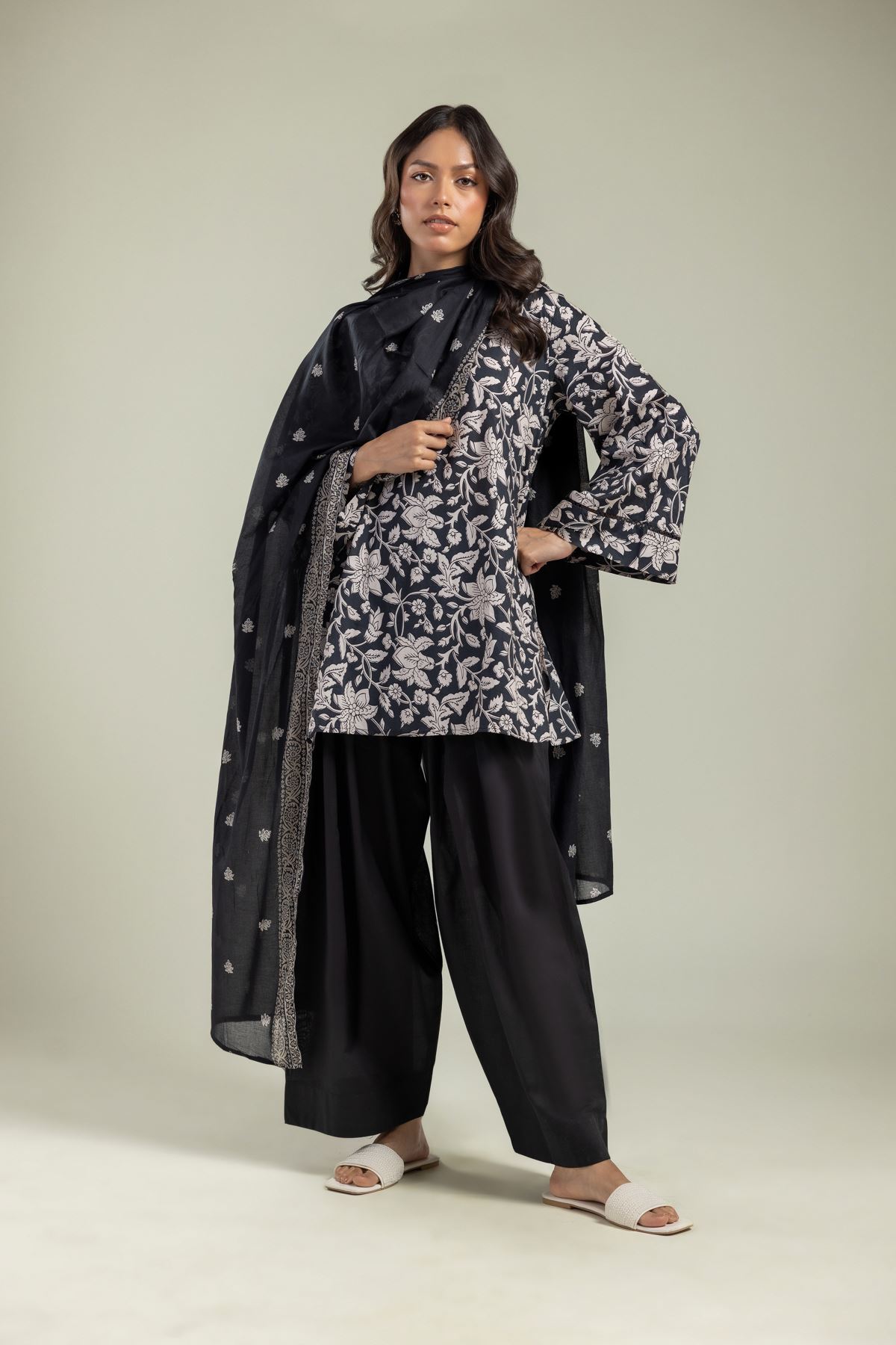 Printed Lawn Black Lawn Dupatta - 1-26-201-A-B-VG