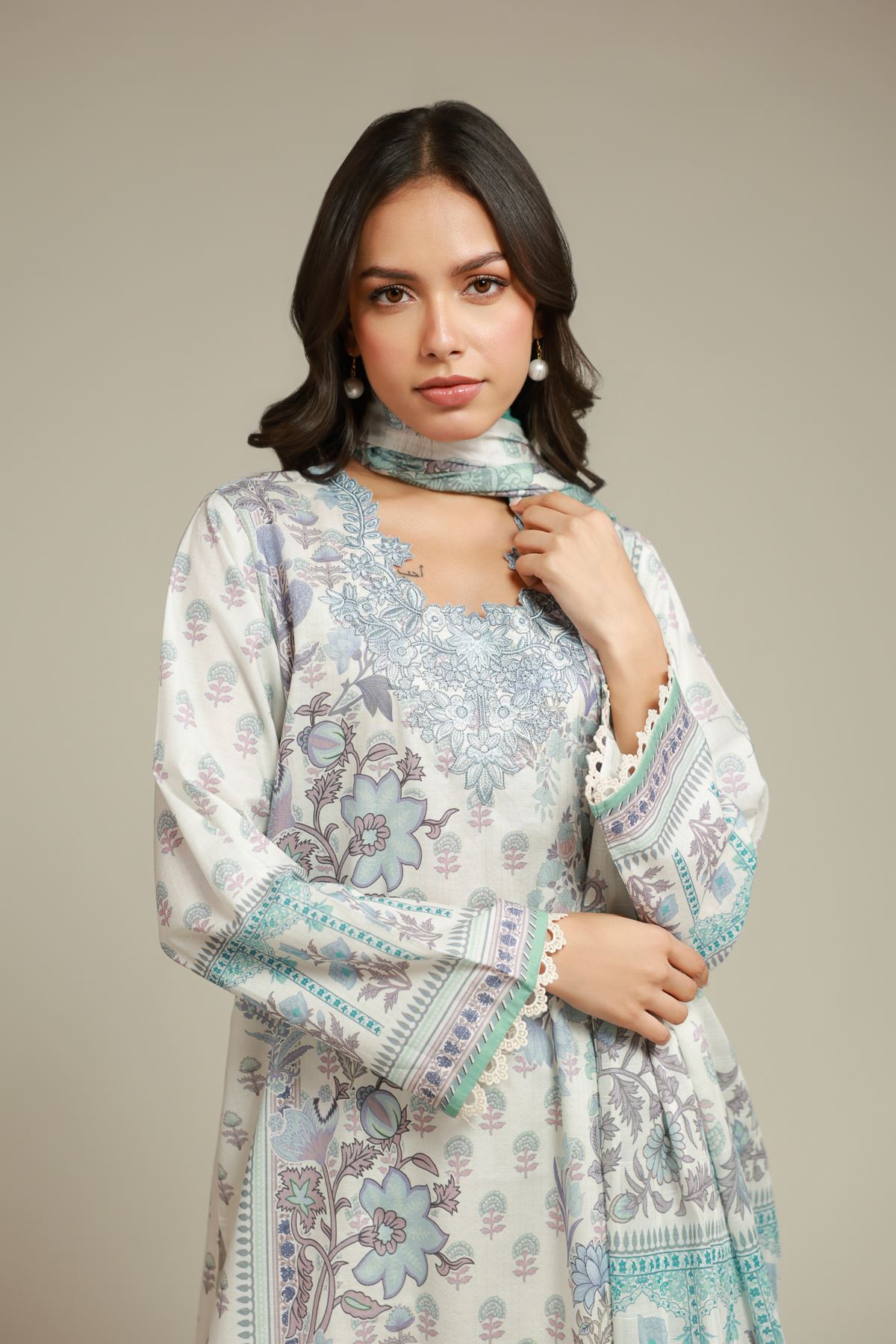 Embroidered Textured Lawn Tailored Lawn 3-Piece - T-A22-26-112FH1-VG