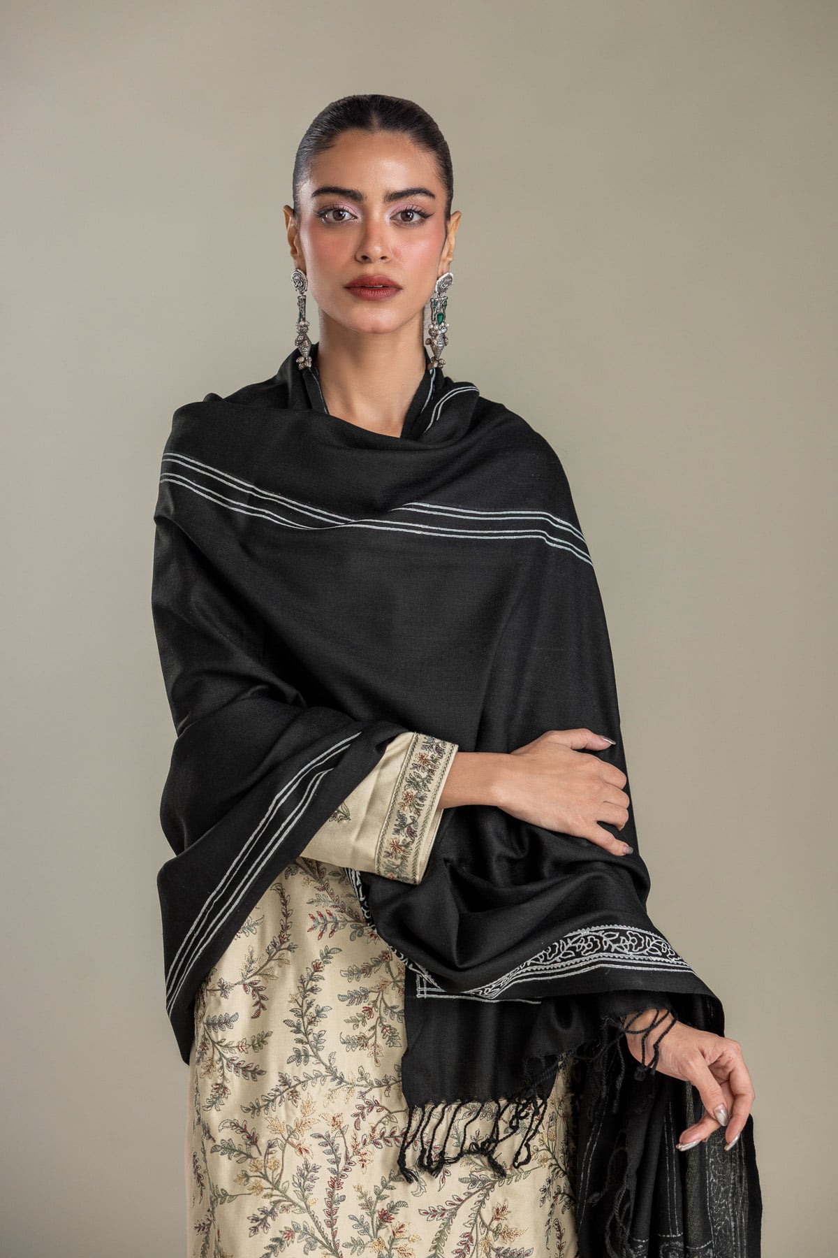 Embroidered Rashmina Acrylic Black Rashmina Shawl - 1-26-431-A-I1-VG