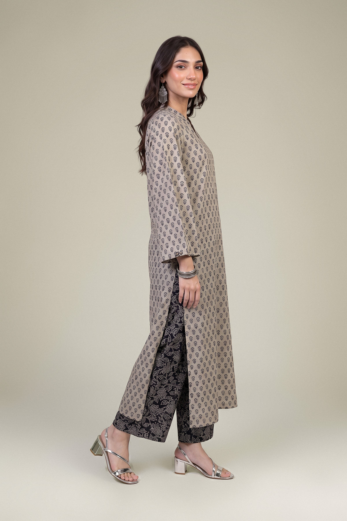 Printed Light Khaddar Printed Floral Pants - 2-26-202-A-D-VG