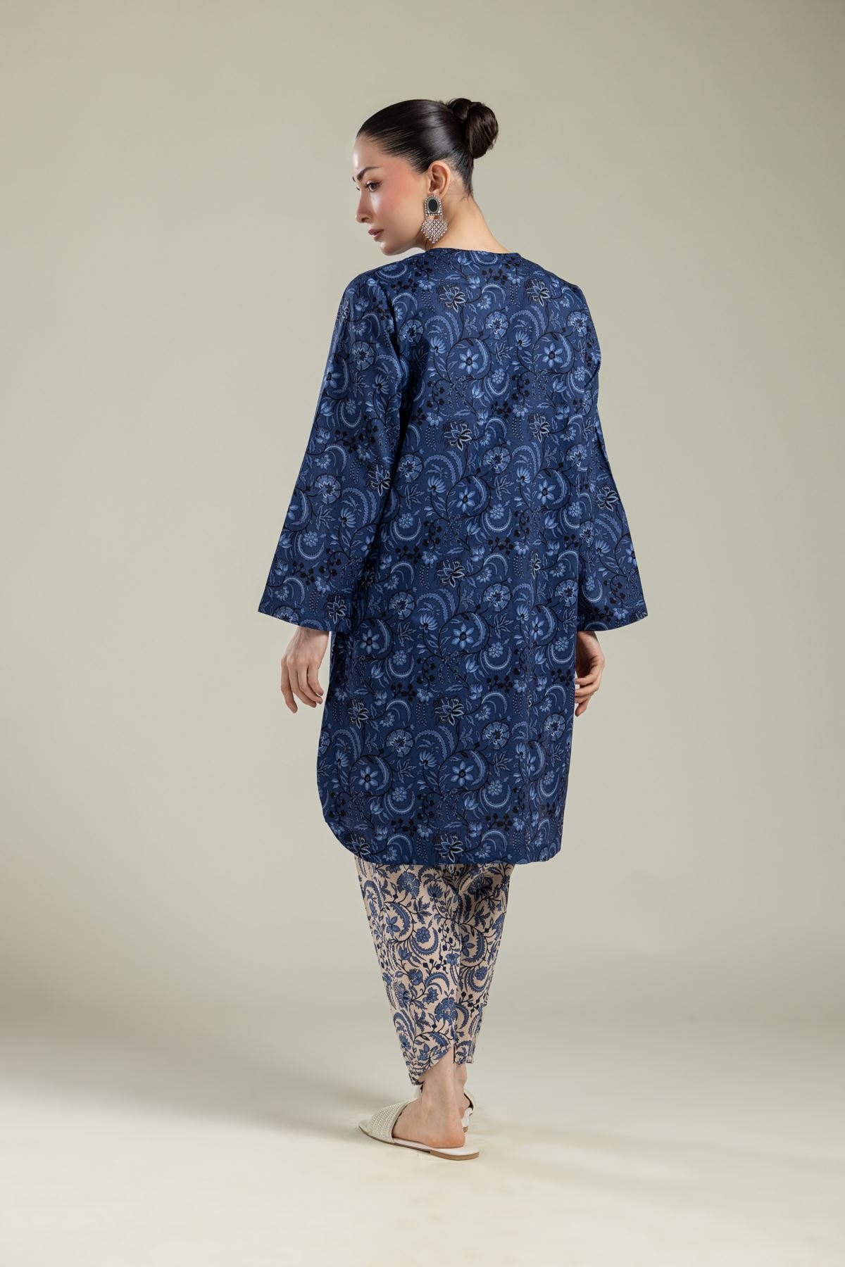 Embroidered Cambric Floral Navy Kurta - 26-02-3S5-10TA-VG