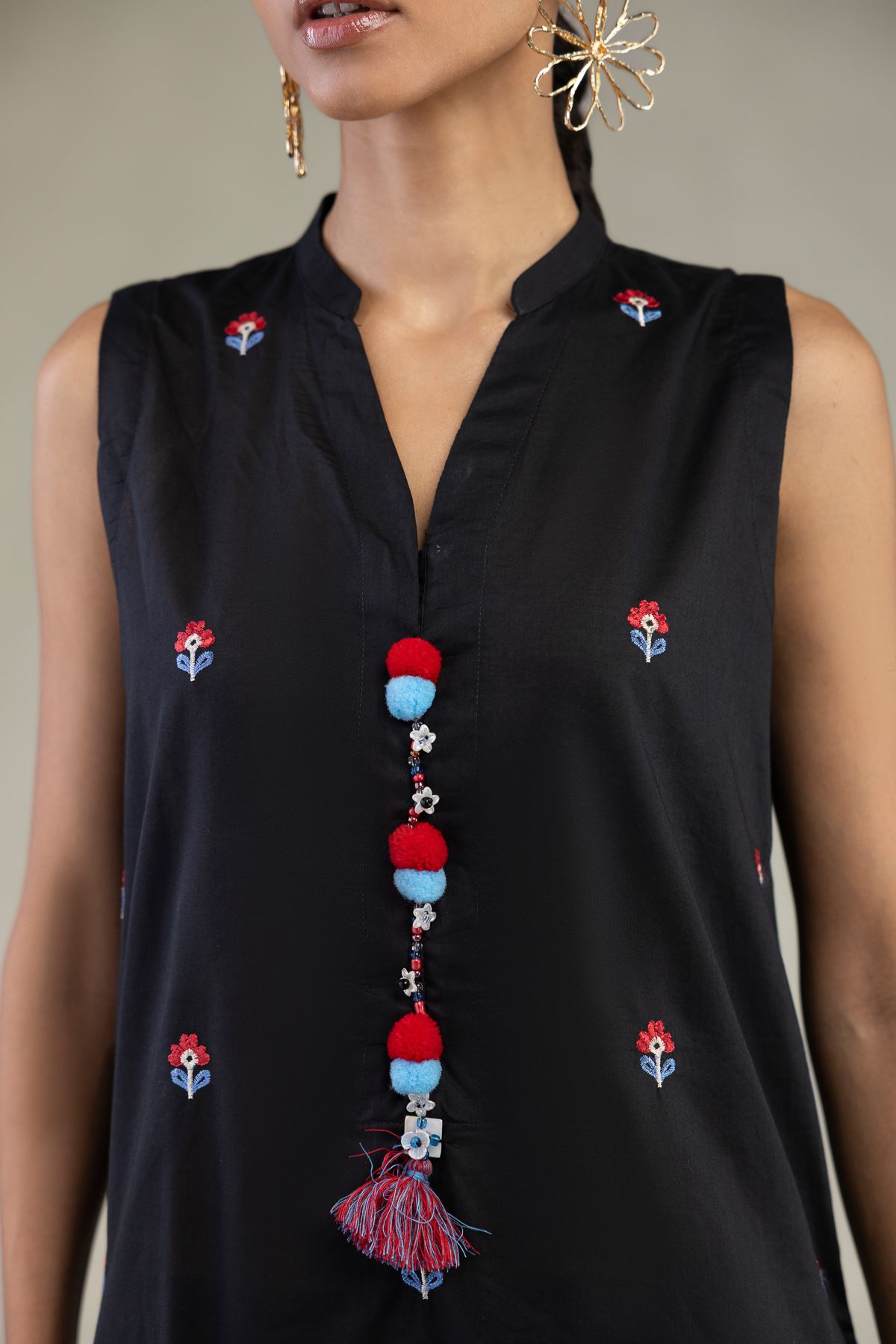 Embroidered Cambric Black Sleeveless Kurta - 1-26-226-A-I1-VG