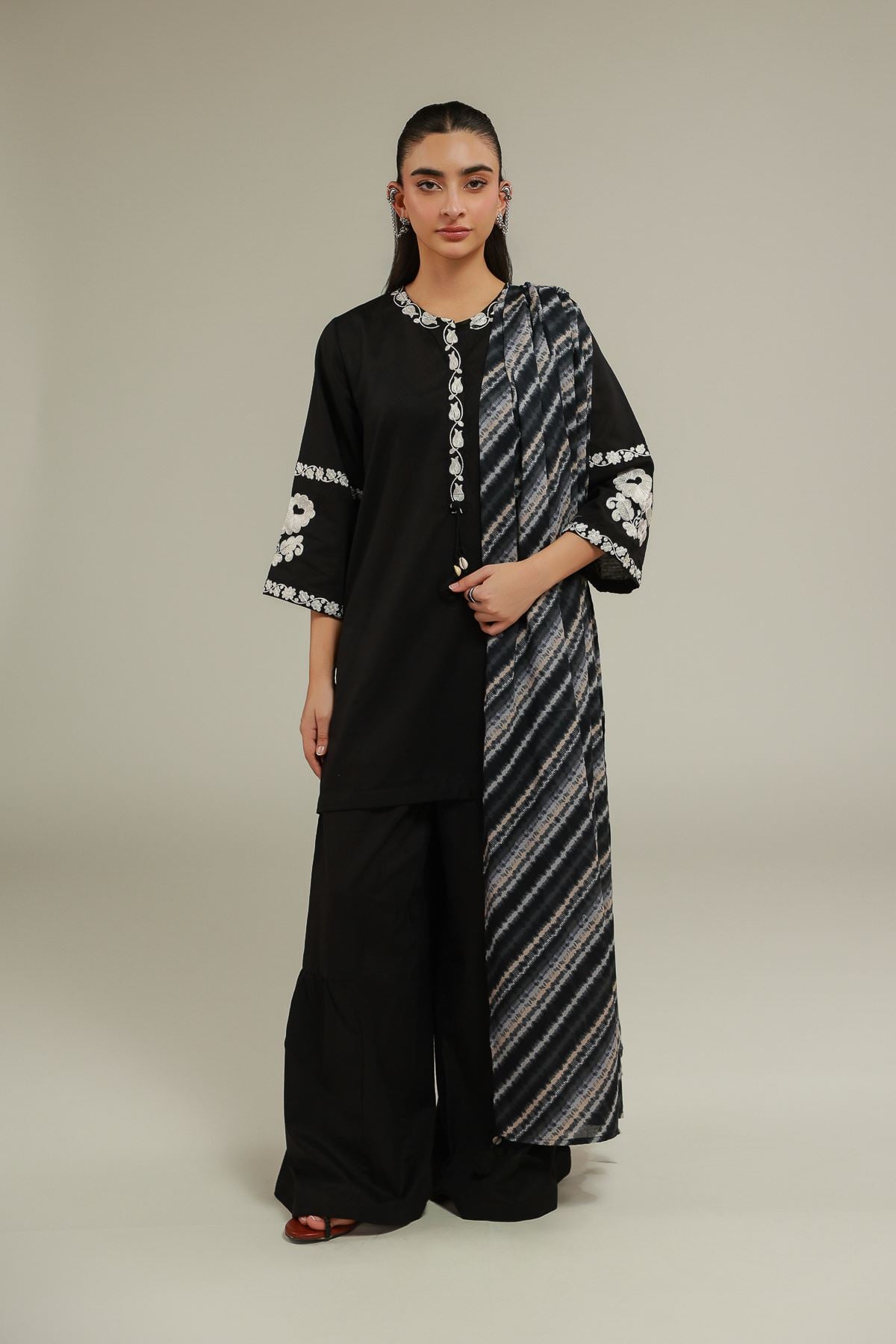 Embroidered Cotton Dobby Black Wide-Fit Pants - 1-26-128-A-A-VG