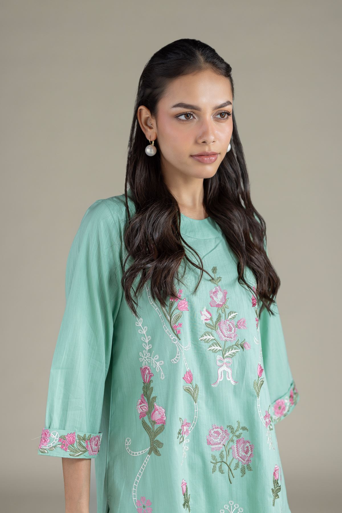 Embroidered Textured Cambric Floral Threadwork Kurta - 1-26-111-A-F-VG