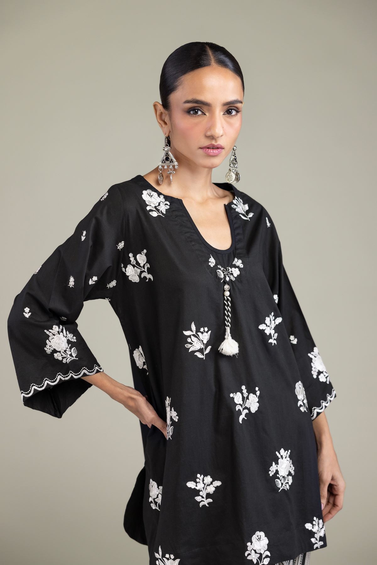 Embroidered Cambric Black V-Neck Kurta - 1-26-206-A-F1-VG