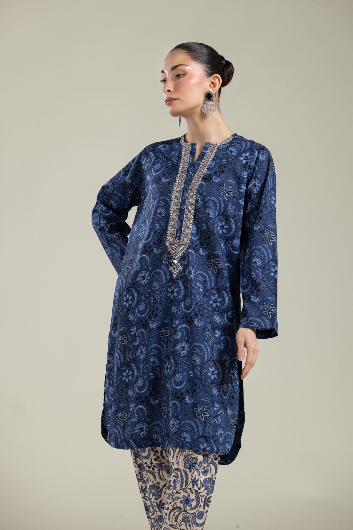 Embroidered Cambric Floral Navy Kurta - 26-02-3S5-10TA-VG