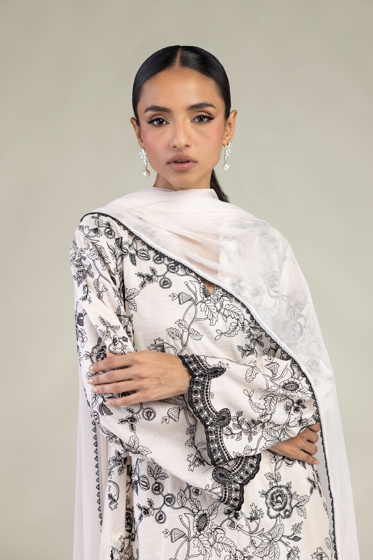 Embroidered Dobby White Tailored 3-Piece - 1-26-224-B-H2-VG