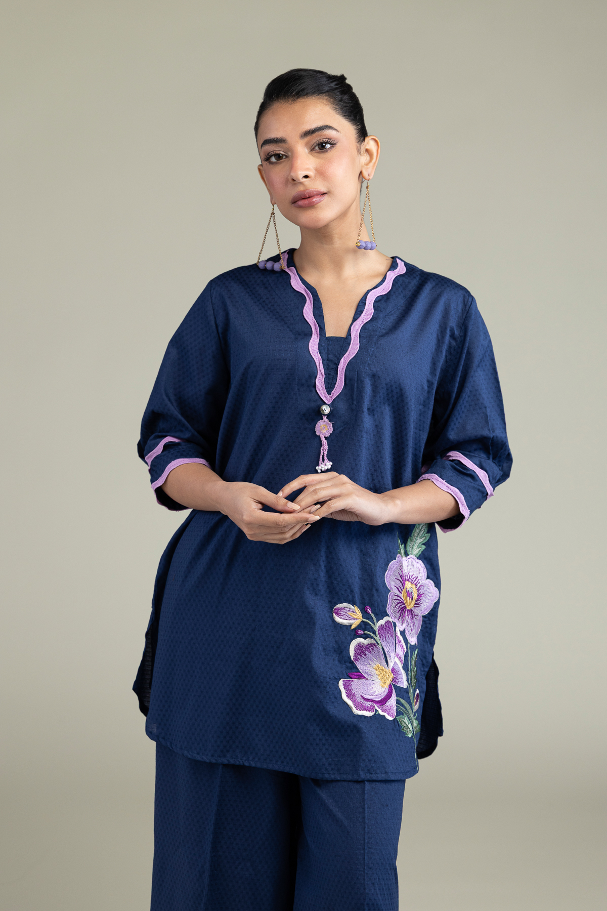 Embroidered Cotton Dobby Floral V-Neck Kurta - 1001941051