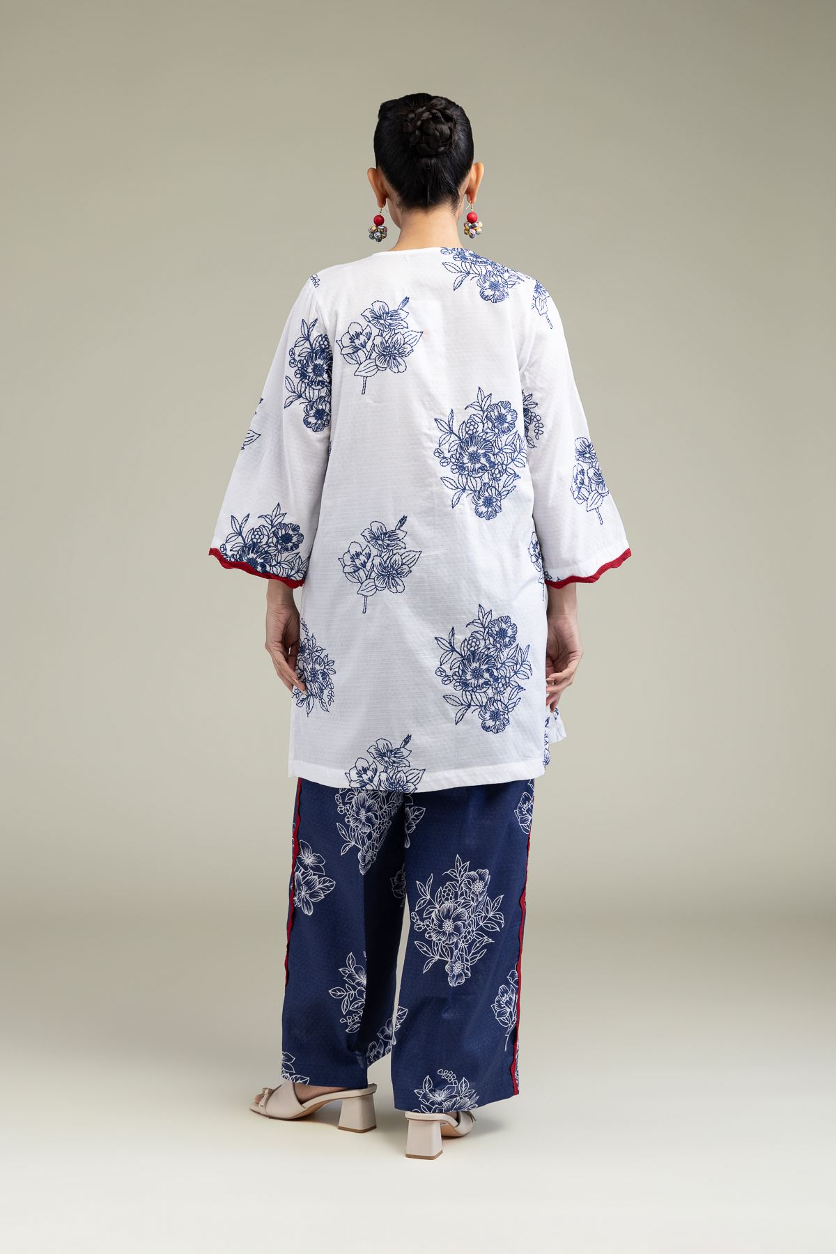 Embroidered Cotton Dobby Floral Round-Neck Kurta - 25-10-11E8-03TA-VG