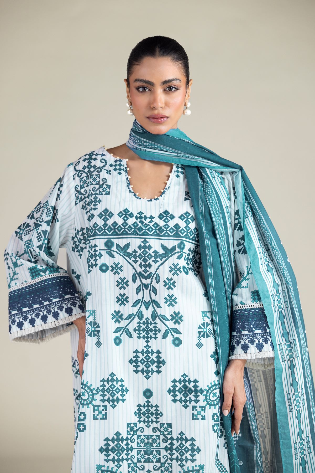 Embroidered Lawn Fabrics 3 Piece - A11-26-116FG1-VG