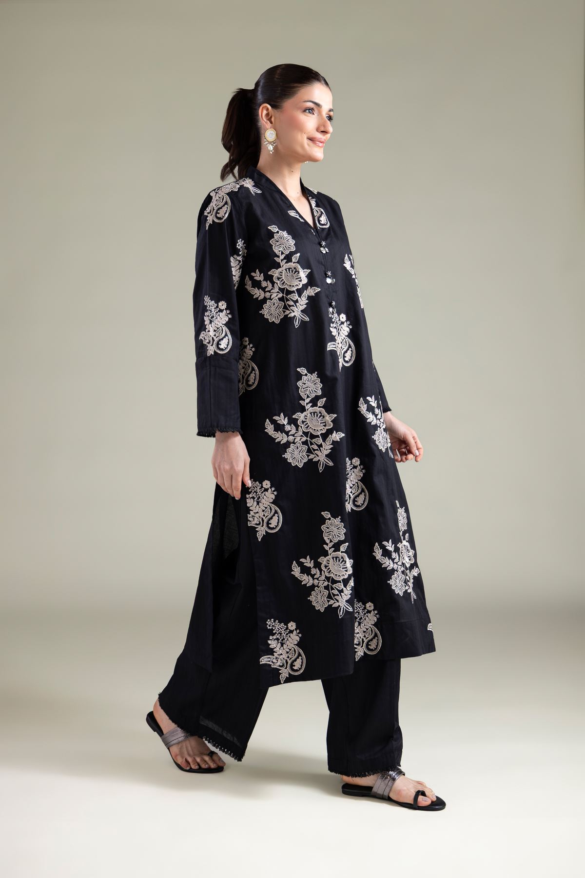 Embroidered Cotton Dobby Solid Relaxed Pants - LKN78BST-VG