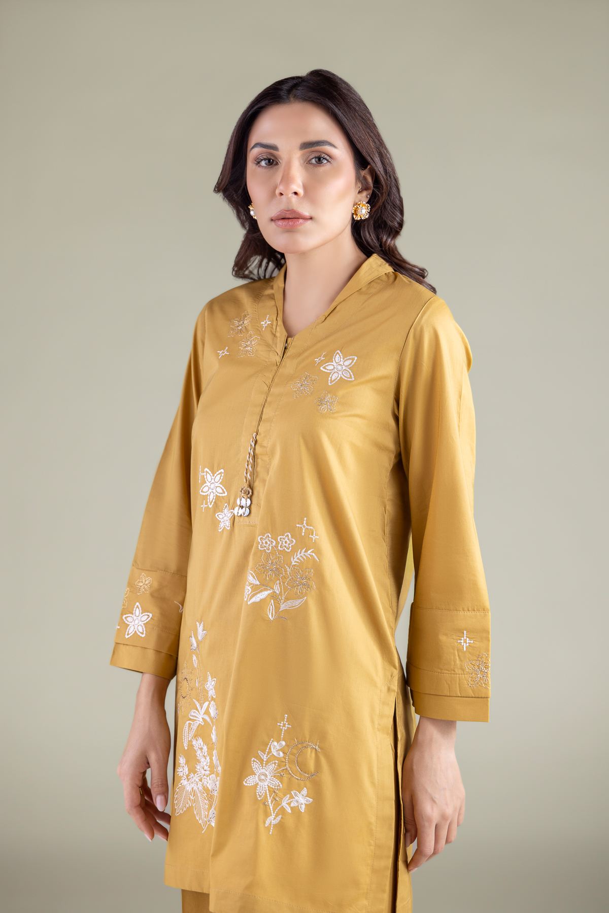 Embroidered Cambric Kurta - 2-26-104-A-E-VG