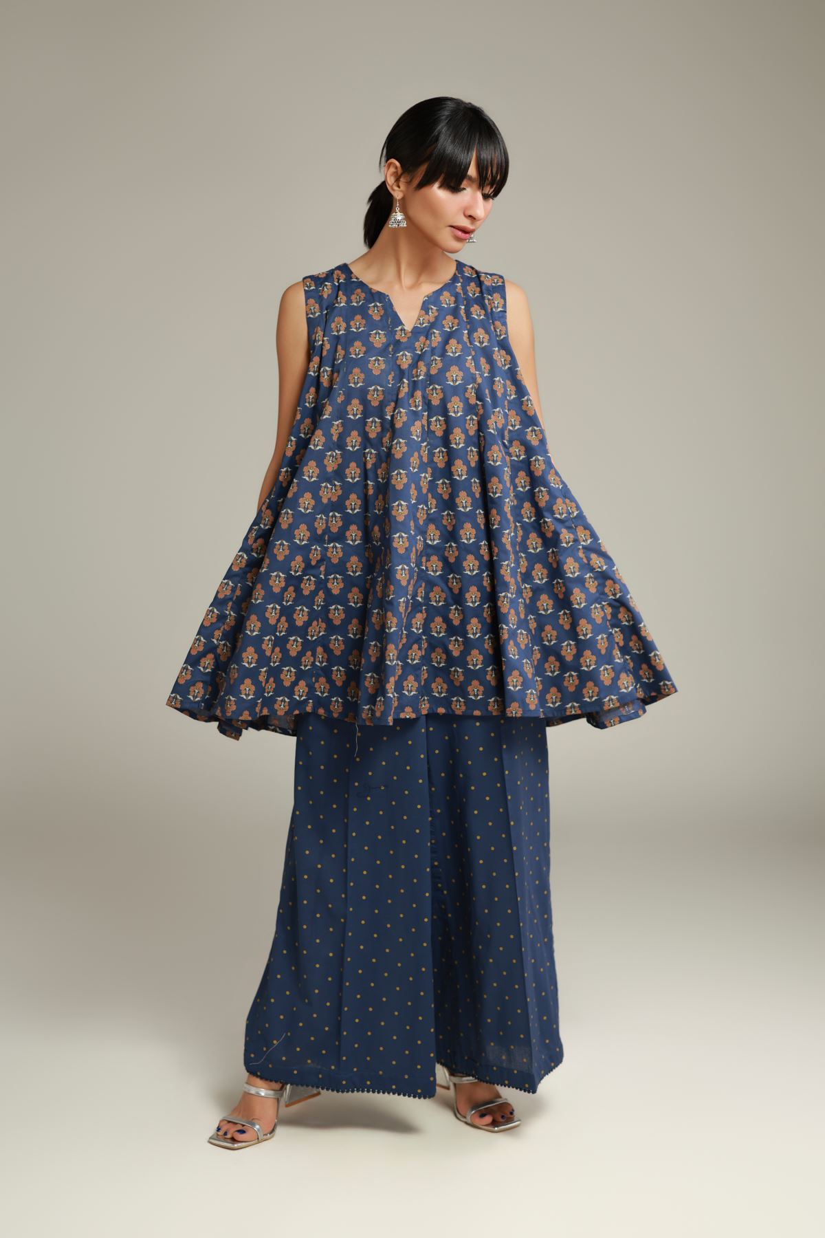 Printed Cambric Floral Sleeveless Kurta - 26-02-1E13-02TA-VG