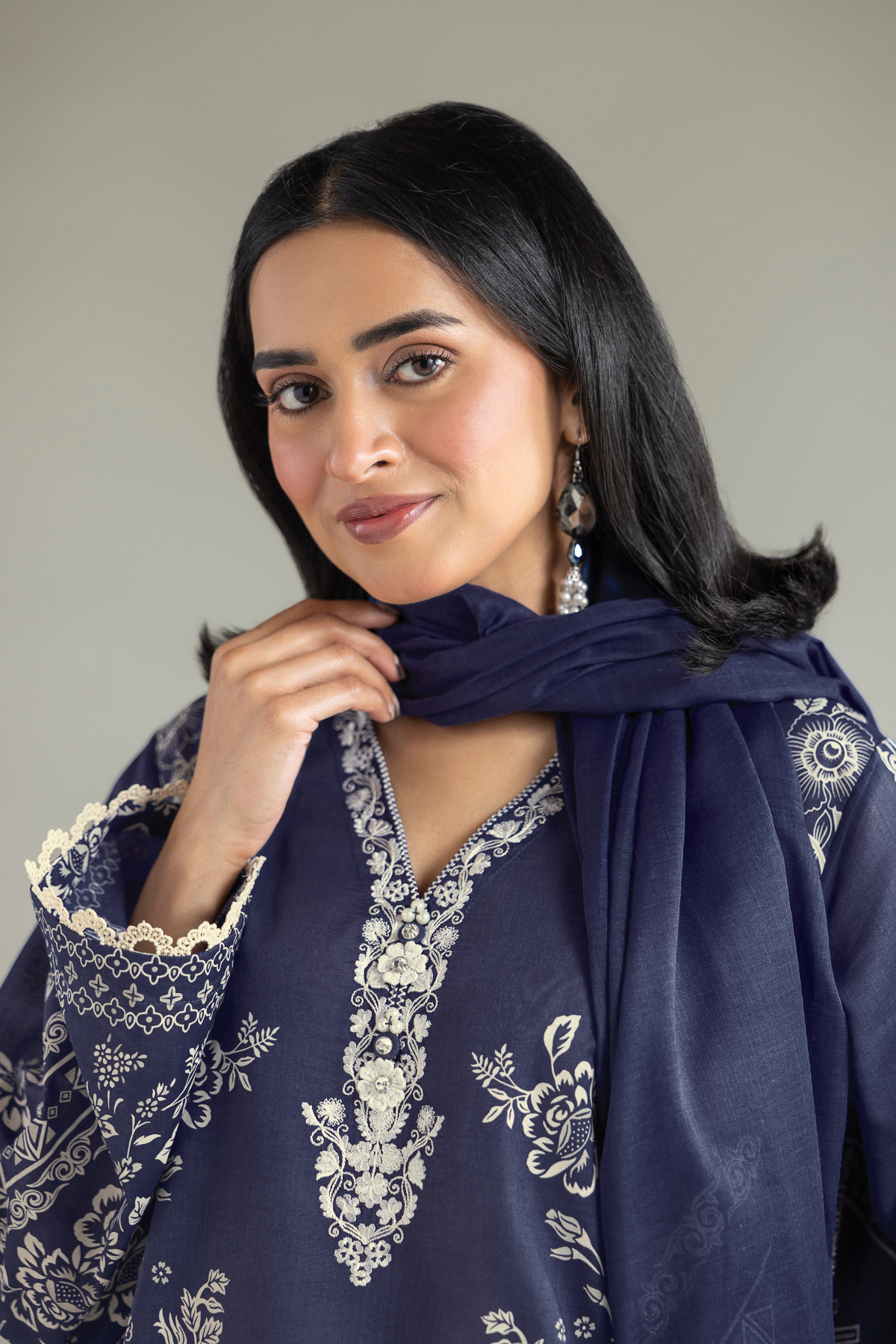 Embroidered Lawn Tailored Lawn 3-Piece - 26-02-1E13-08TA-VG