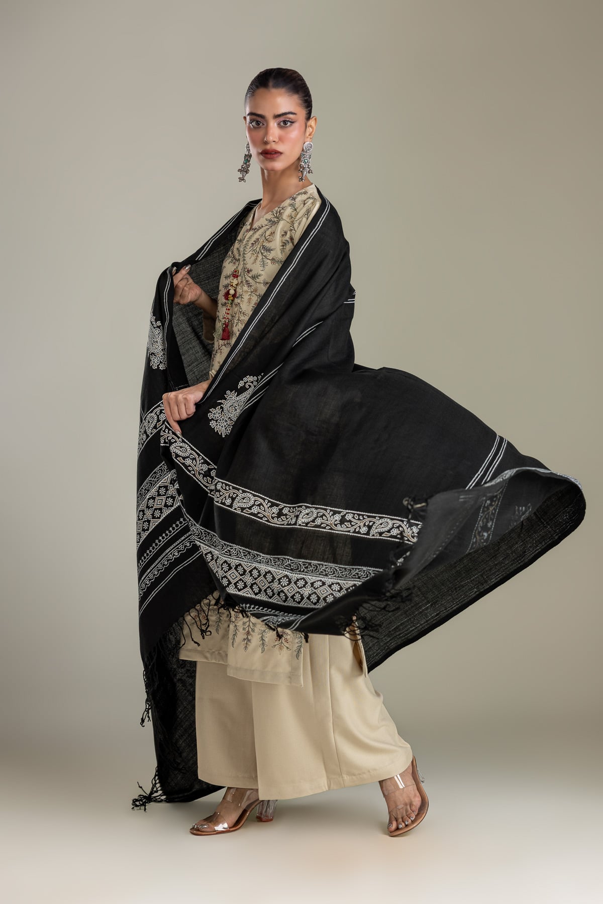 Embroidered Rashmina Acrylic Black Rashmina Shawl - 1-26-431-A-I1-VG