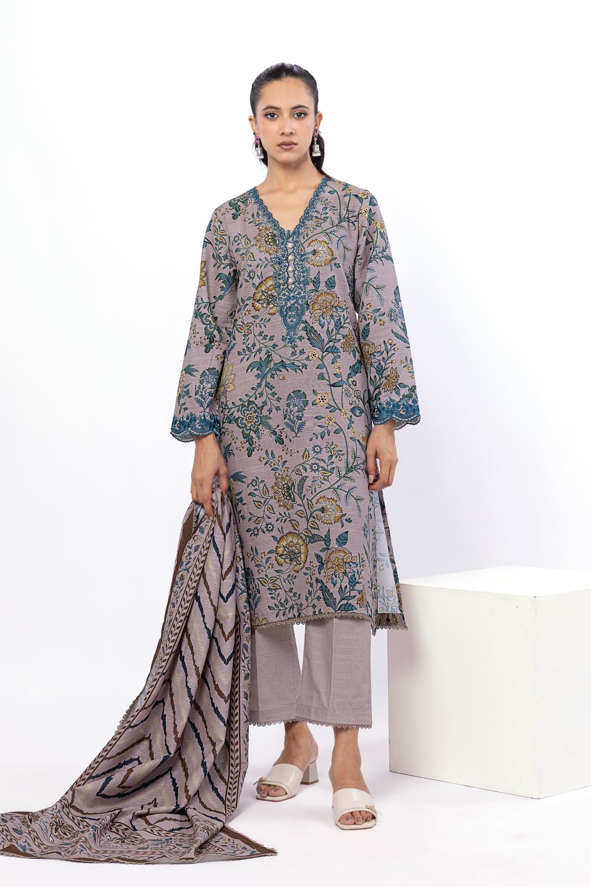 Embroidered Light Khaddar Tailored 3 Piece - KN31AST-VG