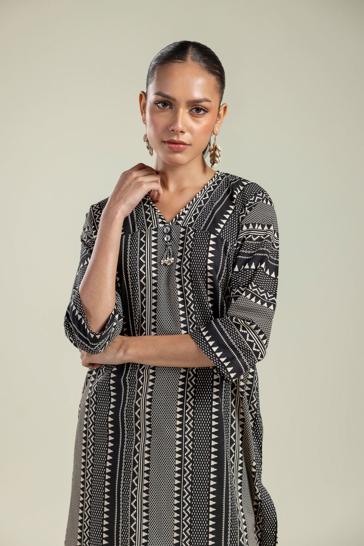 Printed Cambric Black V-Neck Kurta - 3-26-204-A-F1-VG