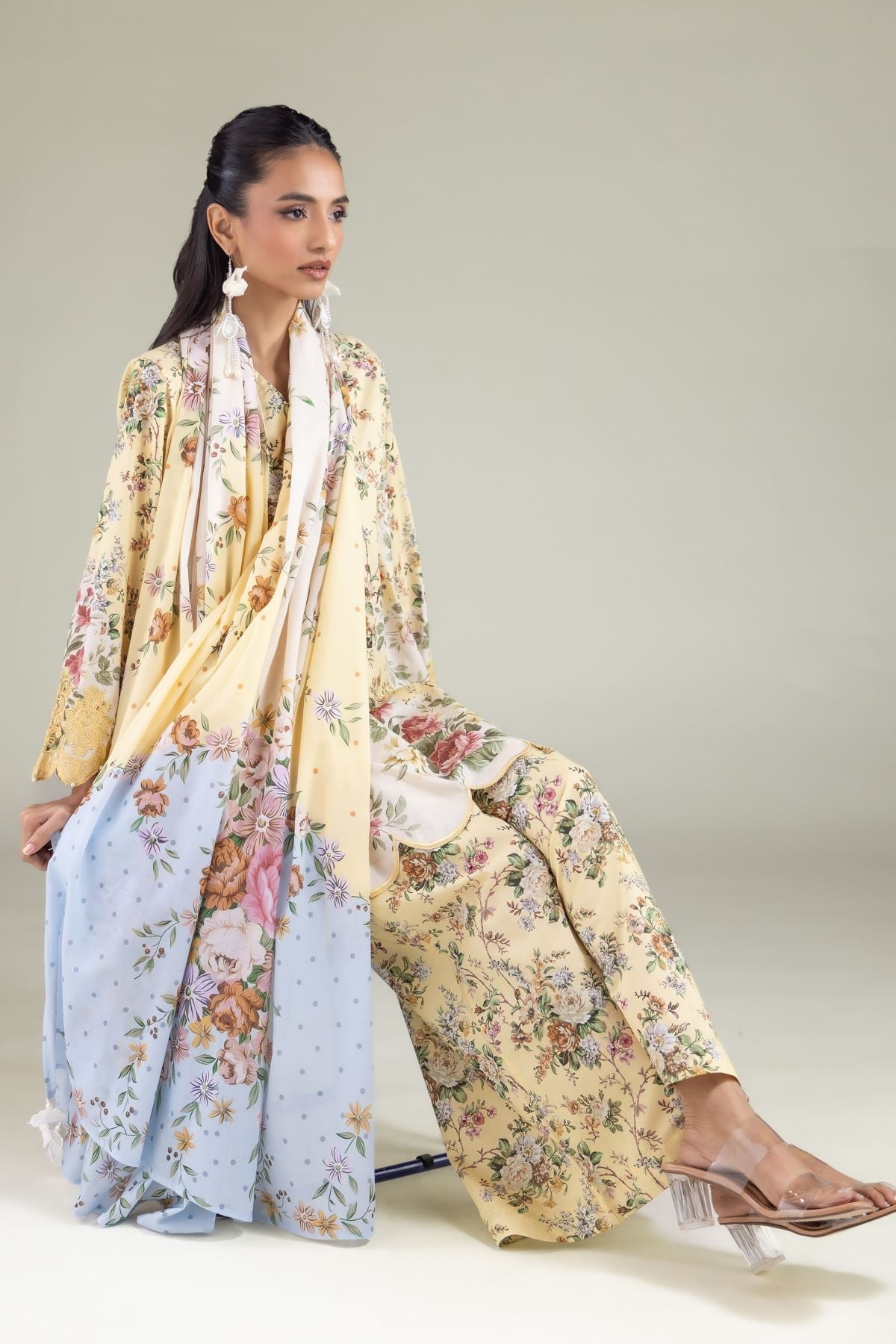 Embroidered Cambric Floral V-Neck Kurta - 2-26-112-A-F-VG