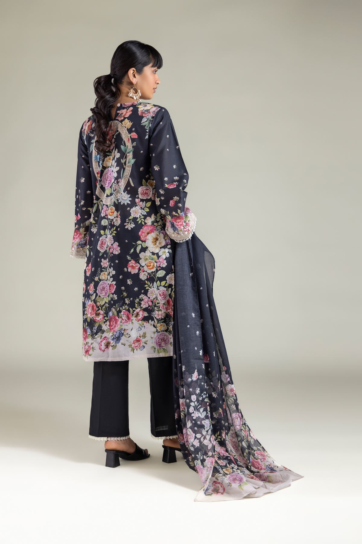 Embroidered Lawn Fabrics 3 Piece - A11-26-105FJ1-VG