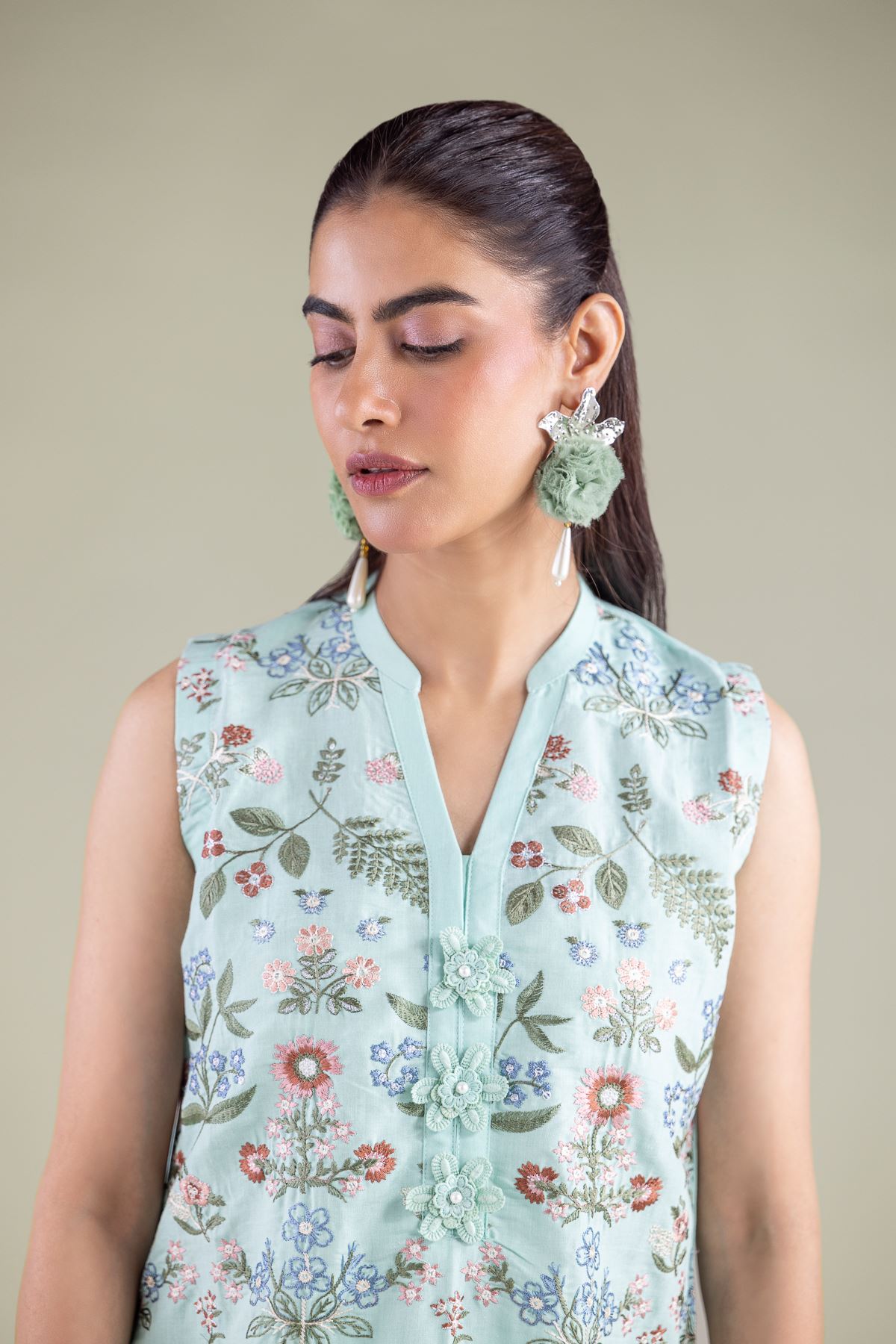 Embroidered Mesuri Floral Sleeveless Kurta - 2-26-112-A-F-VG