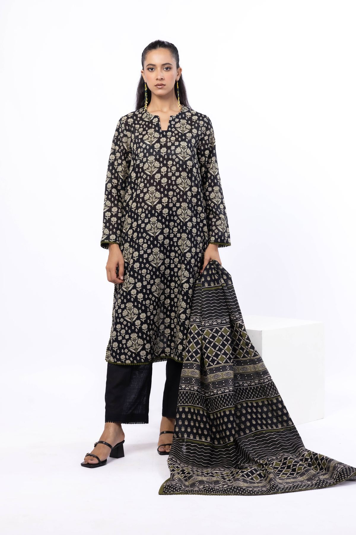 Printed Light Khaddar Tailored 3 Piece - KN31AST-VG