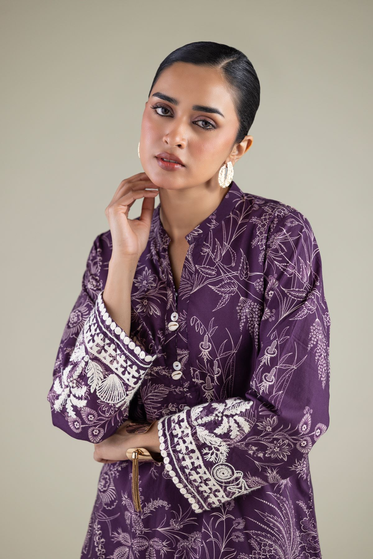Embroidered Cambric Floral Threadwork Kurta - 25-00-X2-08TB-VG