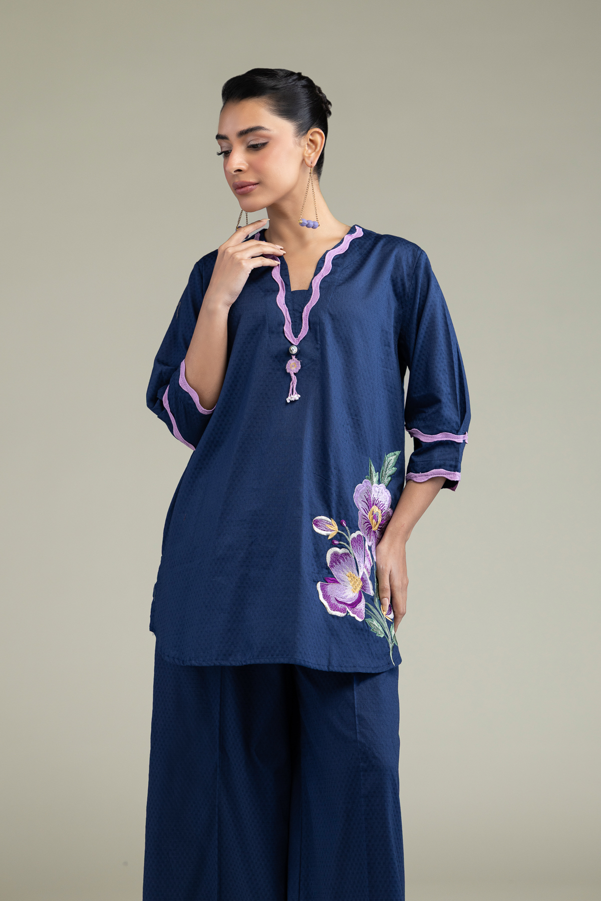 Embroidered Cotton Dobby Floral V-Neck Kurta - 1001941051