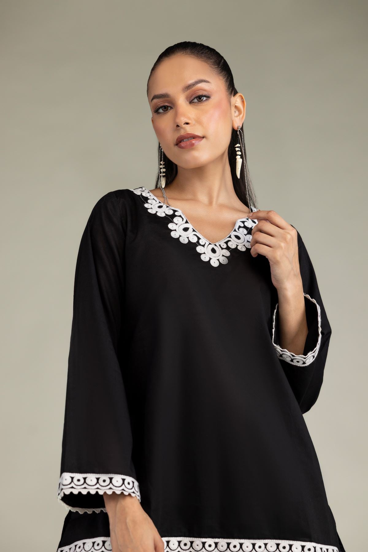 Embroidered Cambric Cambric Black Kurta - 12-26-301-A-E1-VG