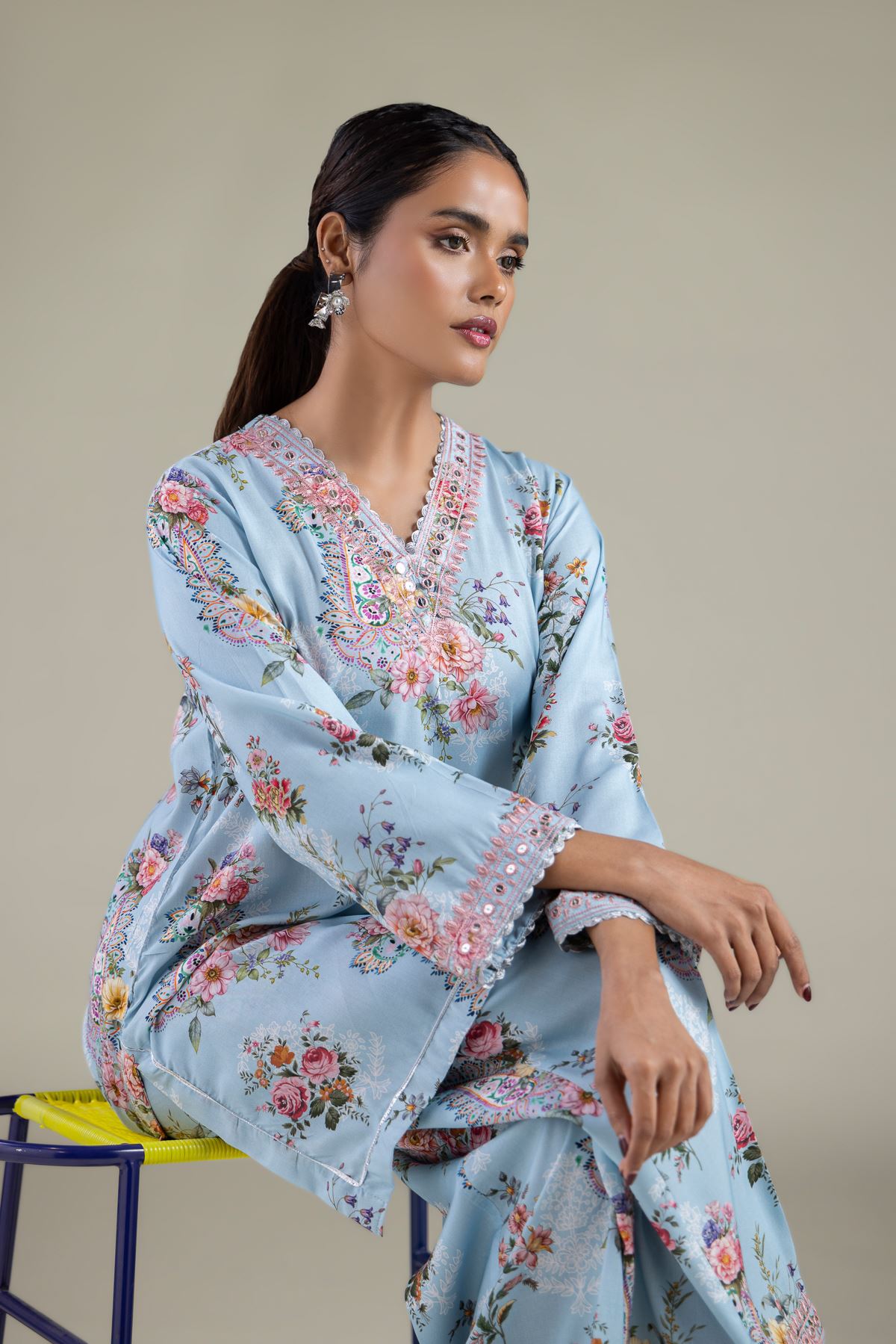 Embroidered Viscose Paisley V-Neck Kurta - 1-26-143-A-D-VG