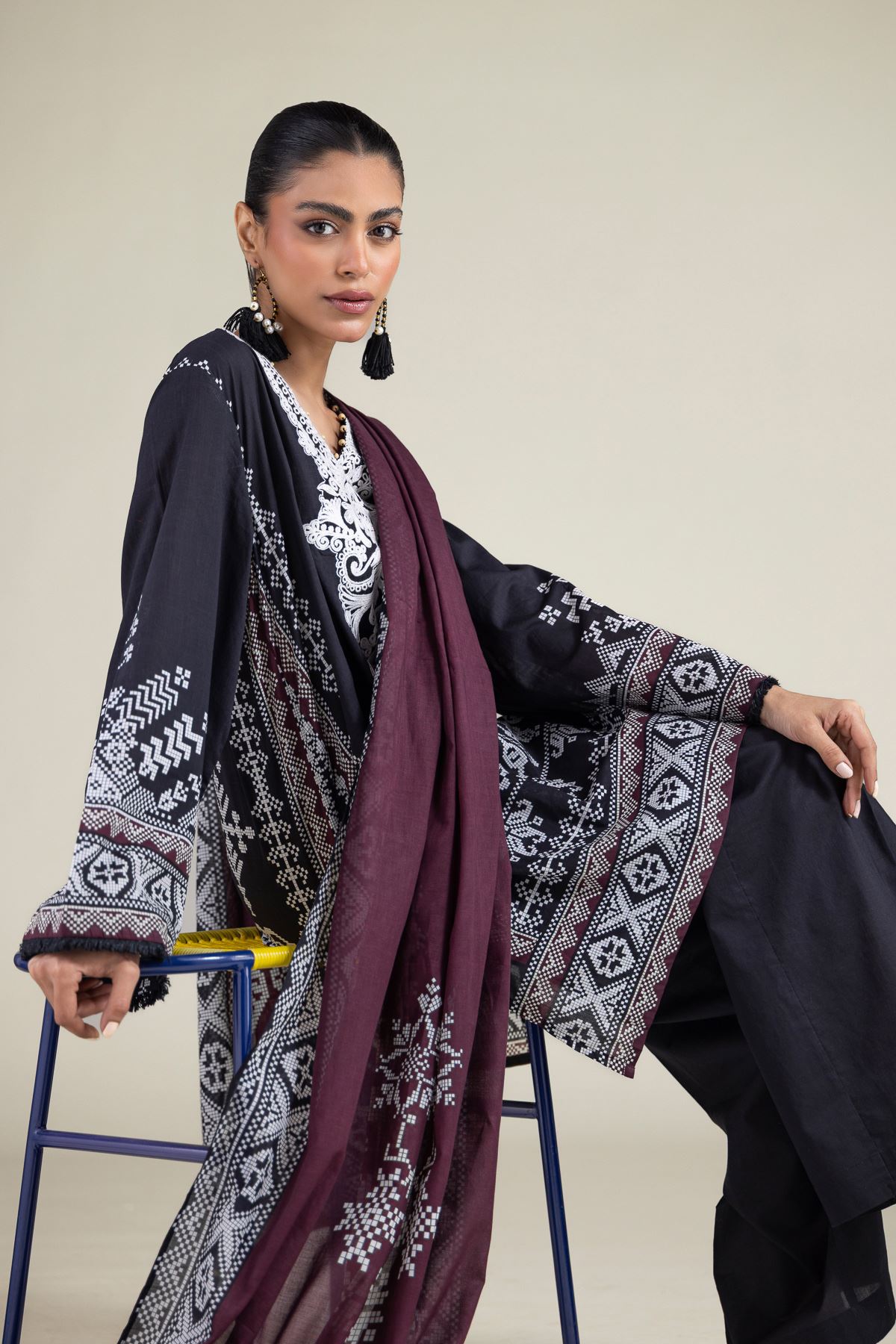Embroidered Lawn Fabrics 3 Piece - A11-26-116FG1-VG