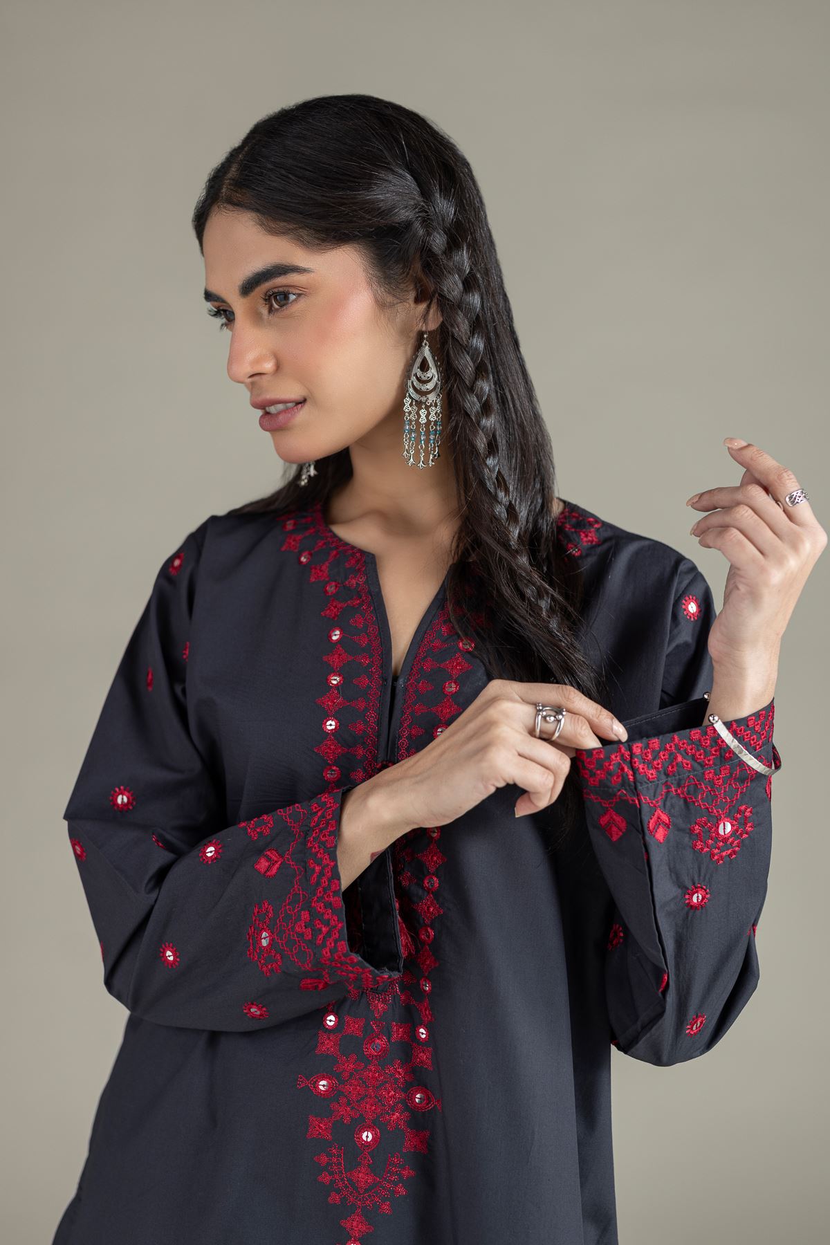 Embroidered Poplin Kurta - 25-08-8E7-04TA-VG