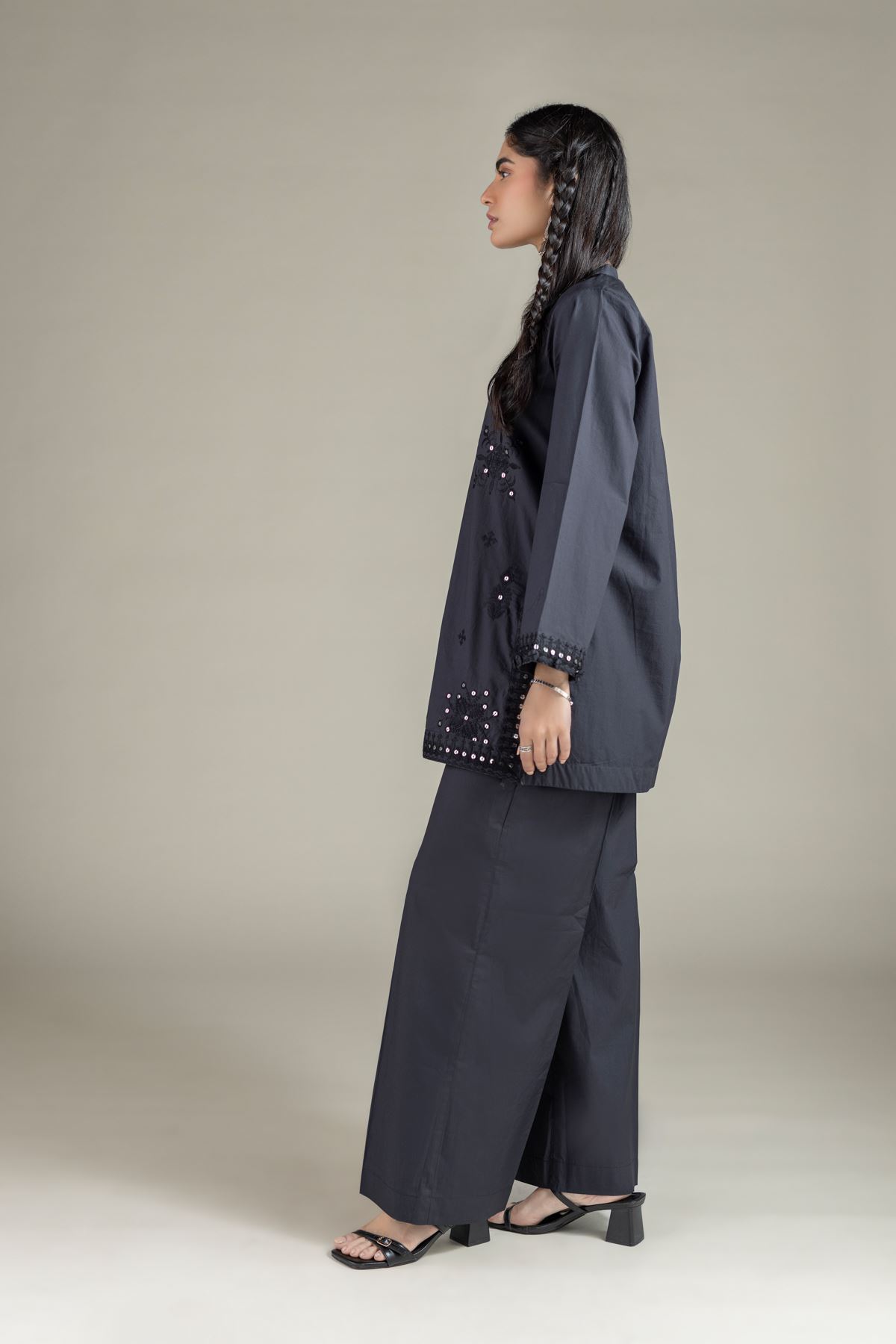 Embroidered Poplin Kurta - 25-10-12E4-05TA-VG