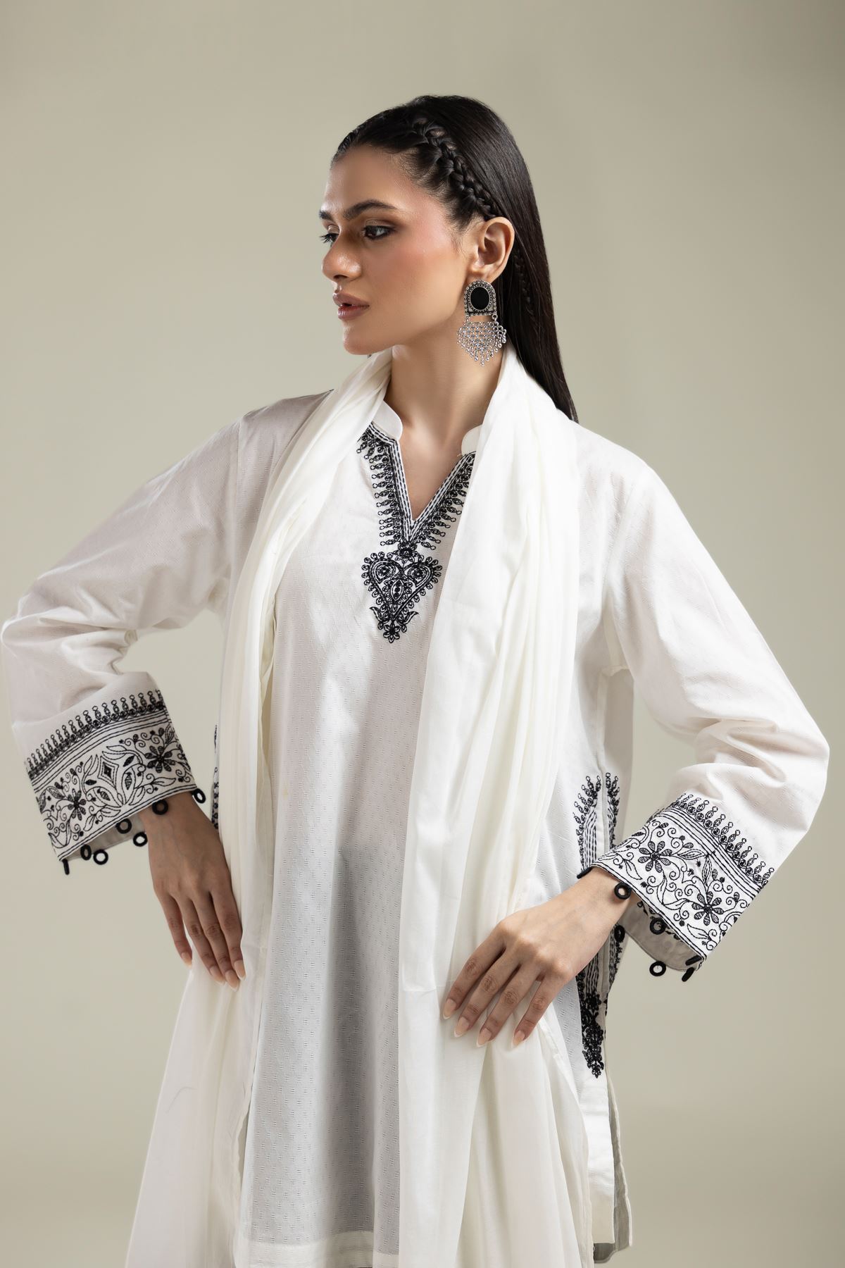Embroidered Lawn Floral Lawn Dupatta - 25-09-10E4-10TA-VG