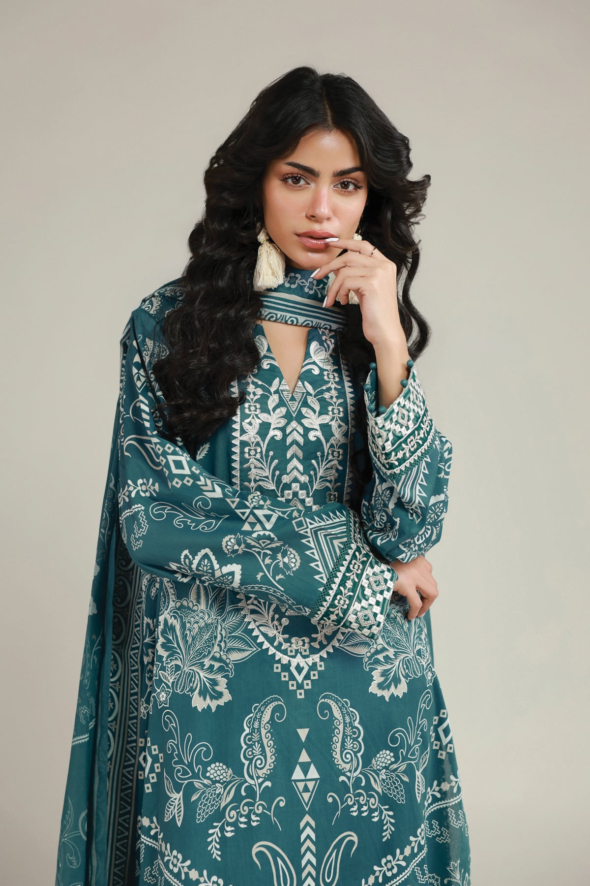 Embroidered Lawn 3-Piece Lawn Set - 8-26-202-A-A1-VG