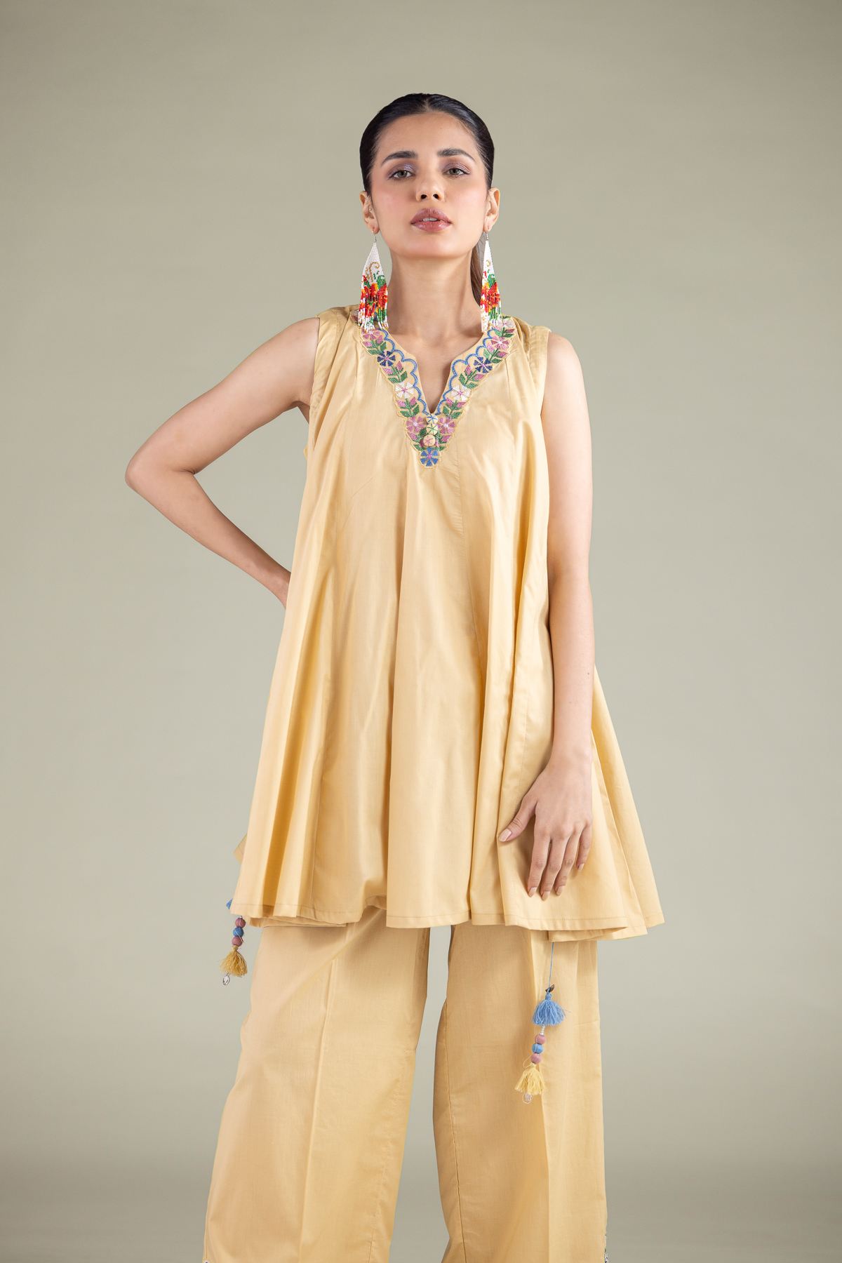 Embroidered Cambric Floral Sleeveless Kurta - 1-26-101-A-D-VG