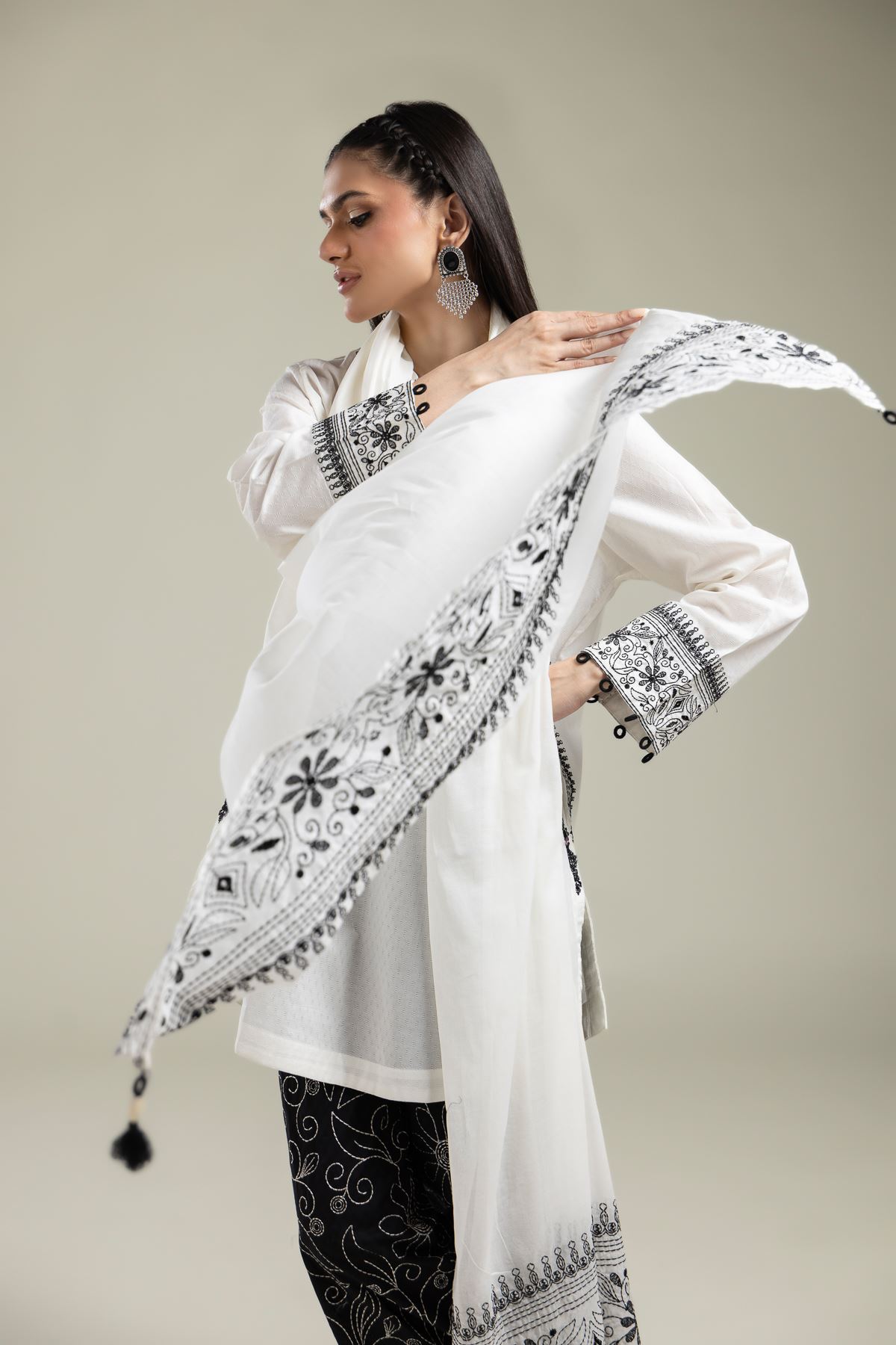 Embroidered Lawn Floral Lawn Dupatta - 25-09-10E4-10TA-VG