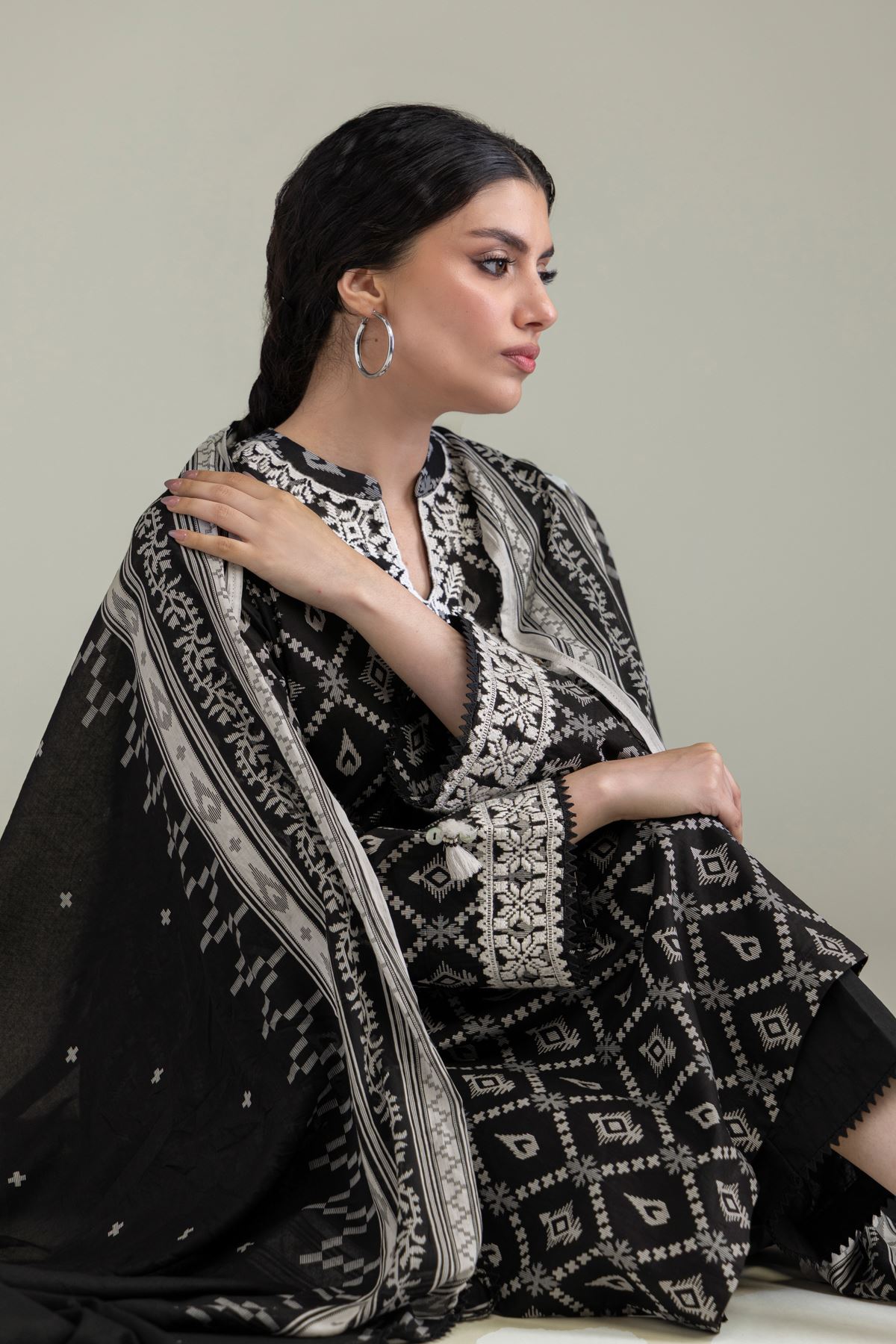 Embroidered Lawn Black Lawn Dupatta - 1-26-238-A-B1-VG