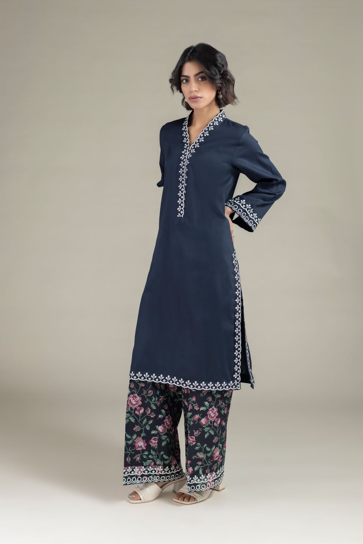 Embroidered Textured Cotton Pants - 25-08-12E8-11TA-VG
