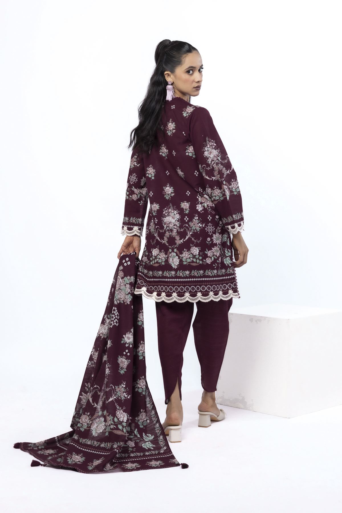 Embroidered Light Khaddar Tailored 3 Piece - 25-04E48-07TA-VG
