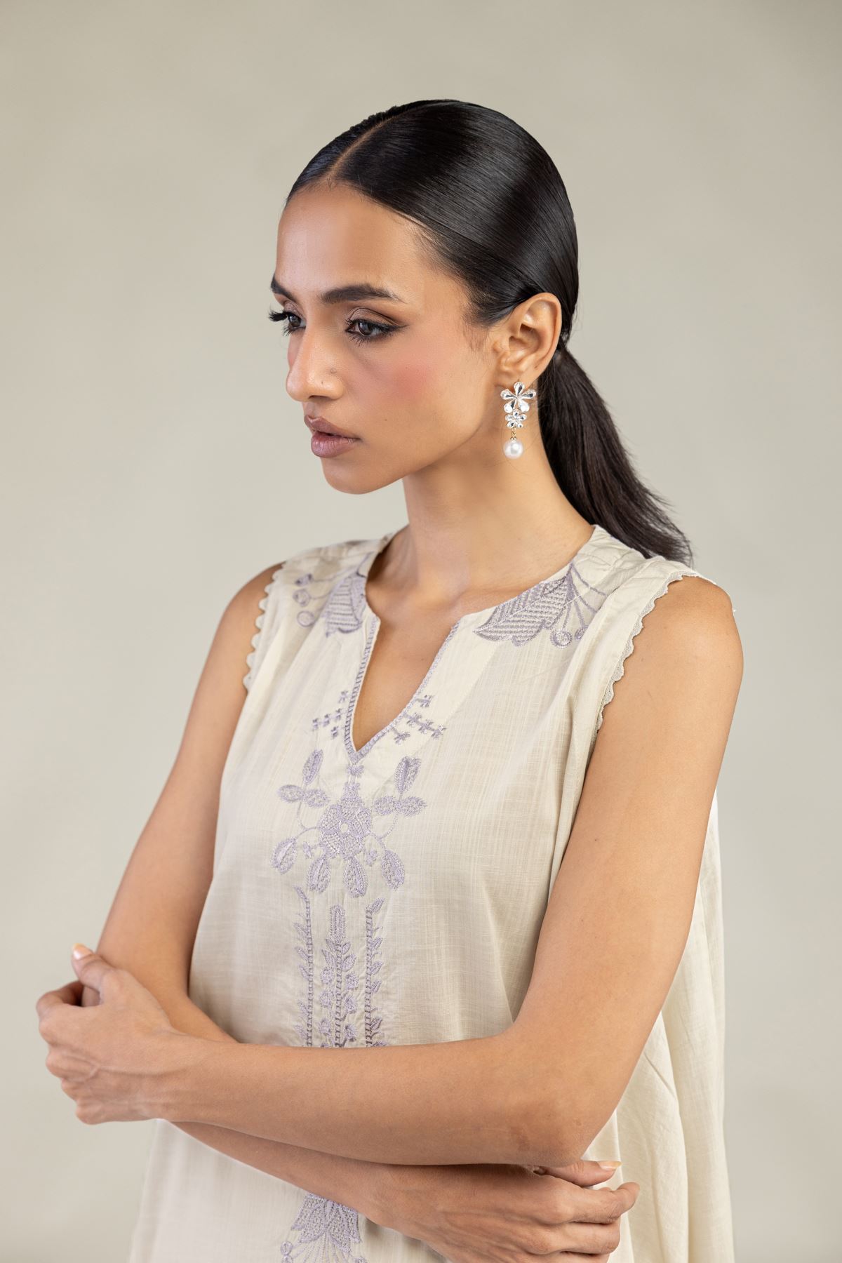Textured Cotton Embroidered Floral Sleeveless Kurta - 1-26-226-A-A1-VG