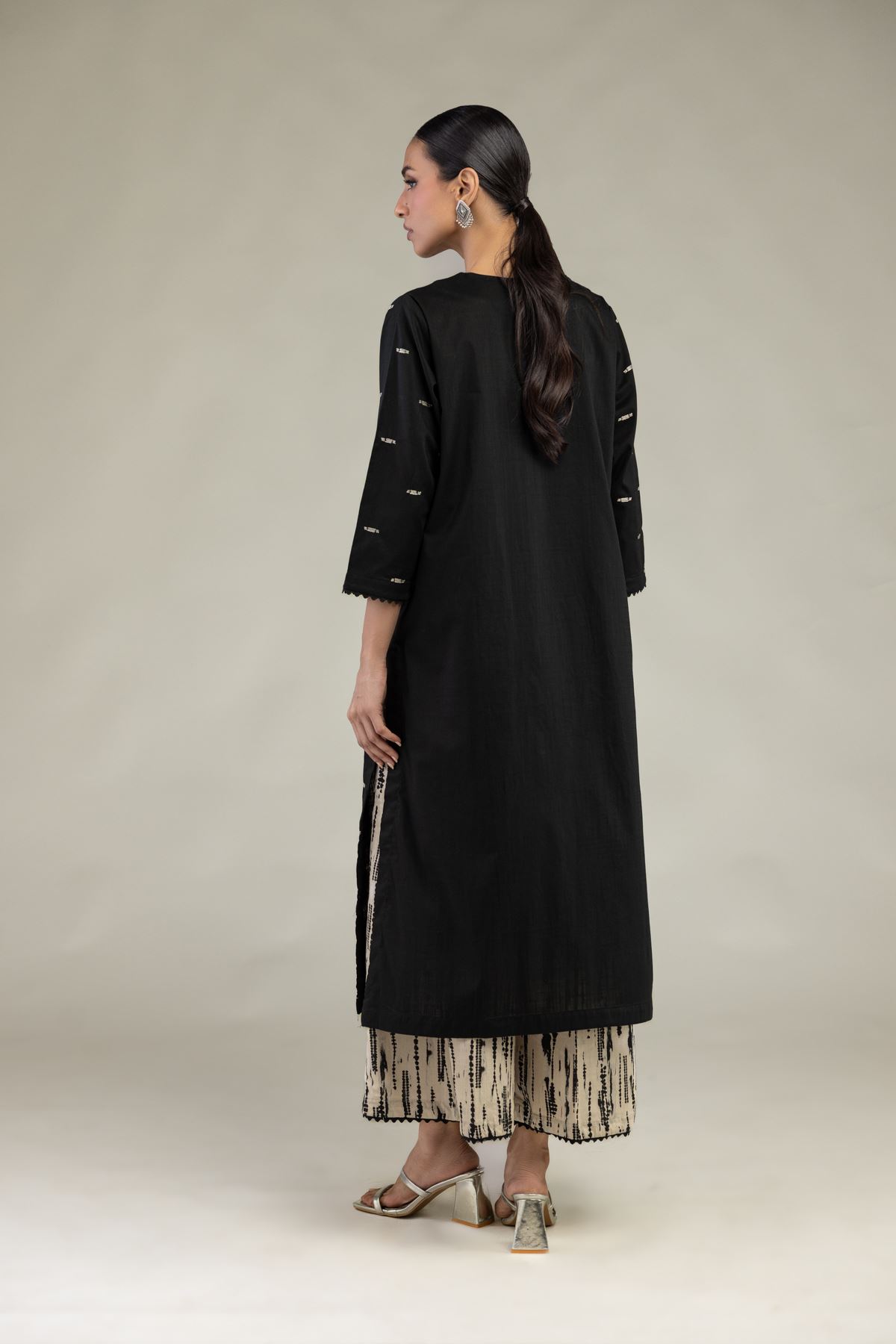 Textured Cotton Embroidered Black V-Neck Kurta - 1-26-226-A-I1-VG