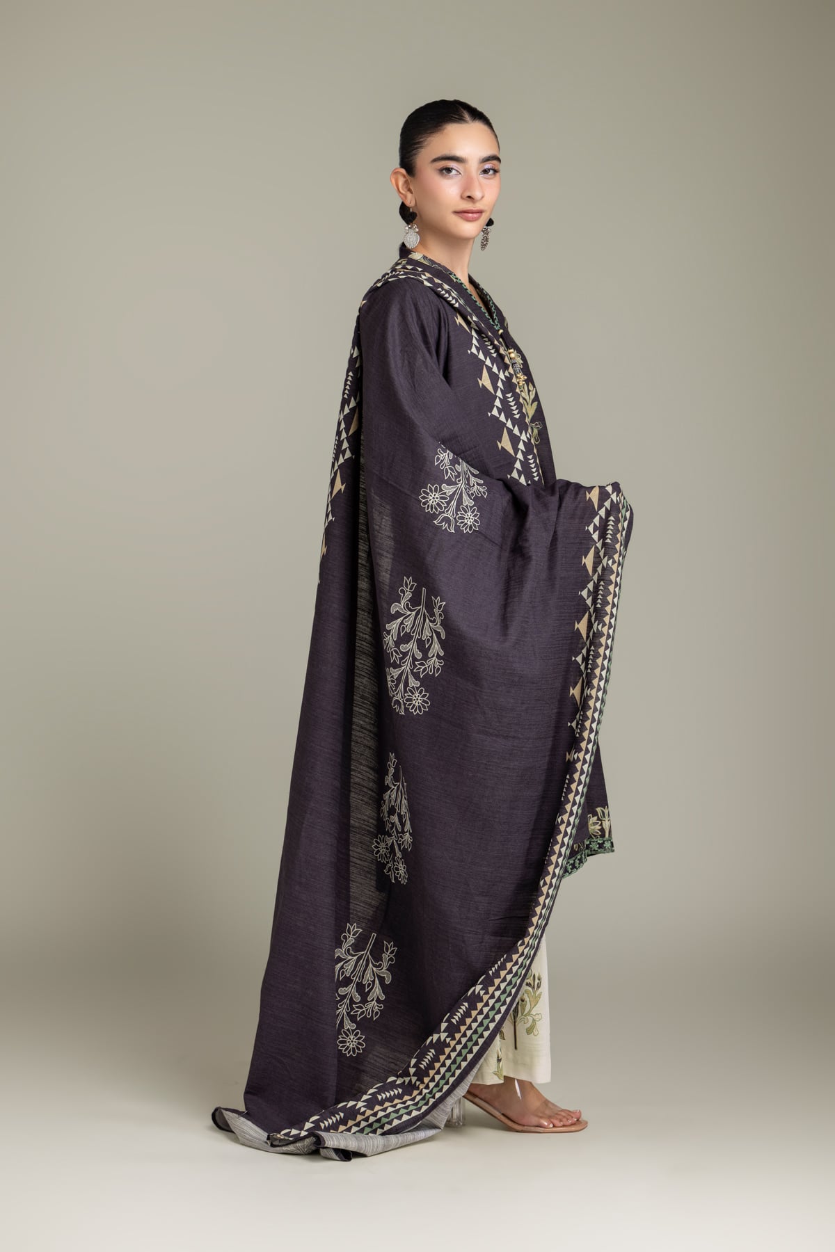Embroidered Light Khaddar Fabrics 3 Piece - 2-26-202-A-D-VG