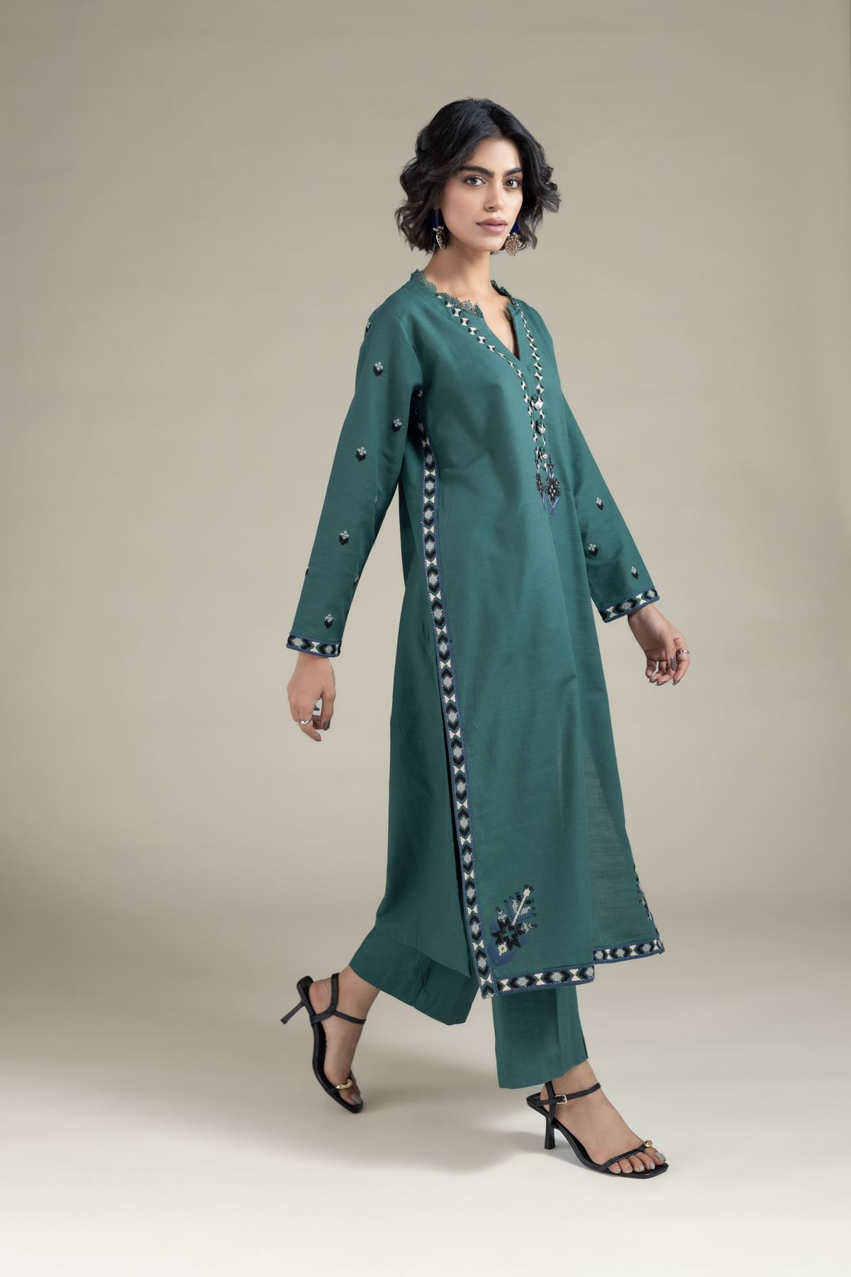 Embroidered Khaddar Kurta - R-25-05E60-04BA-VG