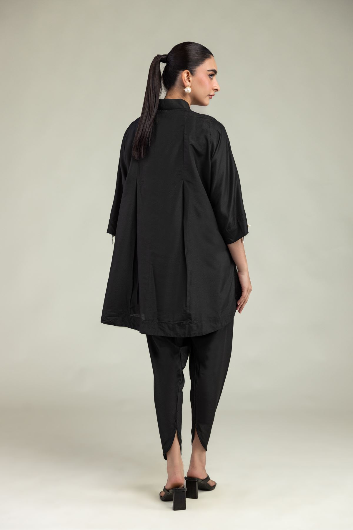 Embroidered Arabic Lawn Black Lawn Kurta - 2-26-201-A-C-VG